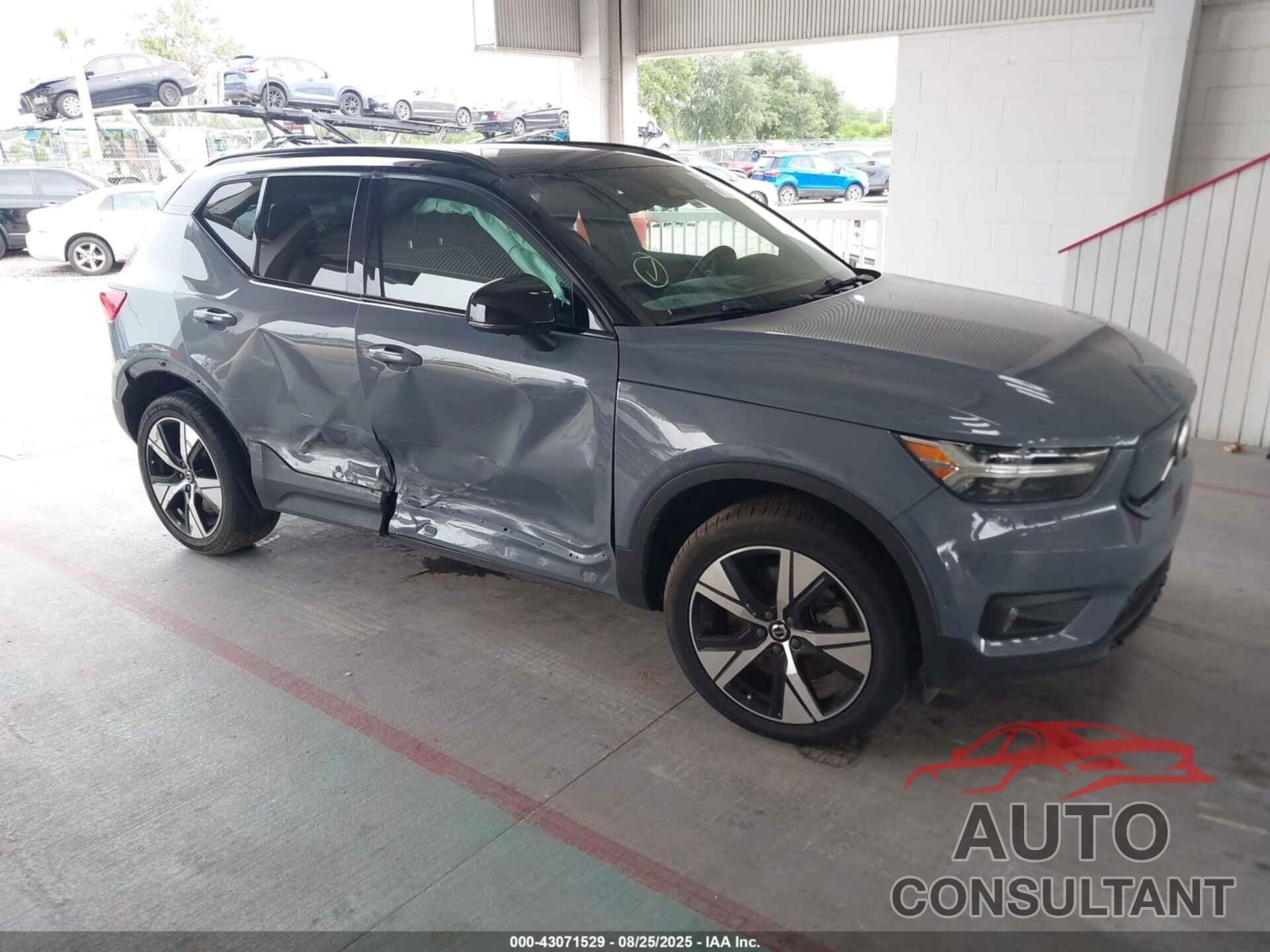 VOLVO XC40 RECHARGE PURE ELECTRIC 2021 - YV4ED3UR1M2528951