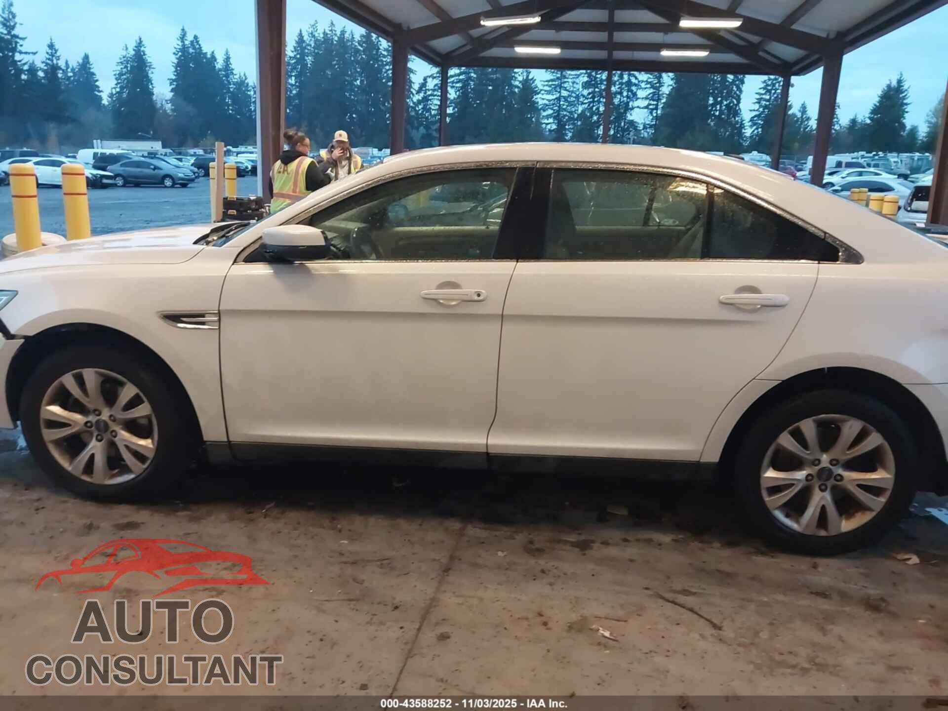 FORD TAURUS 2010 - 1FAHP2EW0AG141107