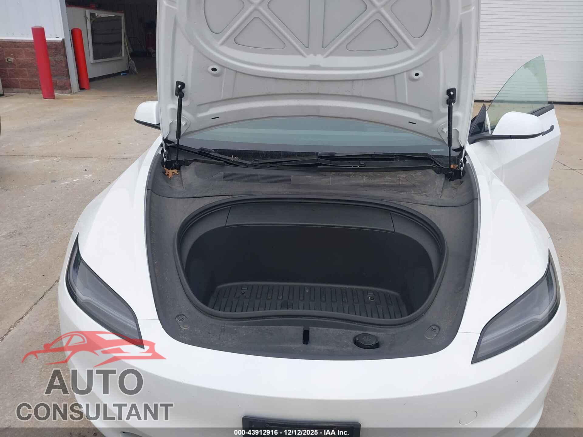 TESLA MODEL 3 2024 - 5YJ3E1EA9RF718652