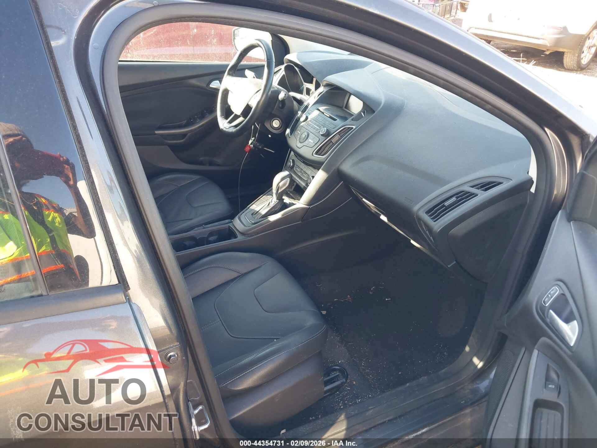 FORD FOCUS 2015 - 1FADP3K28FL299988
