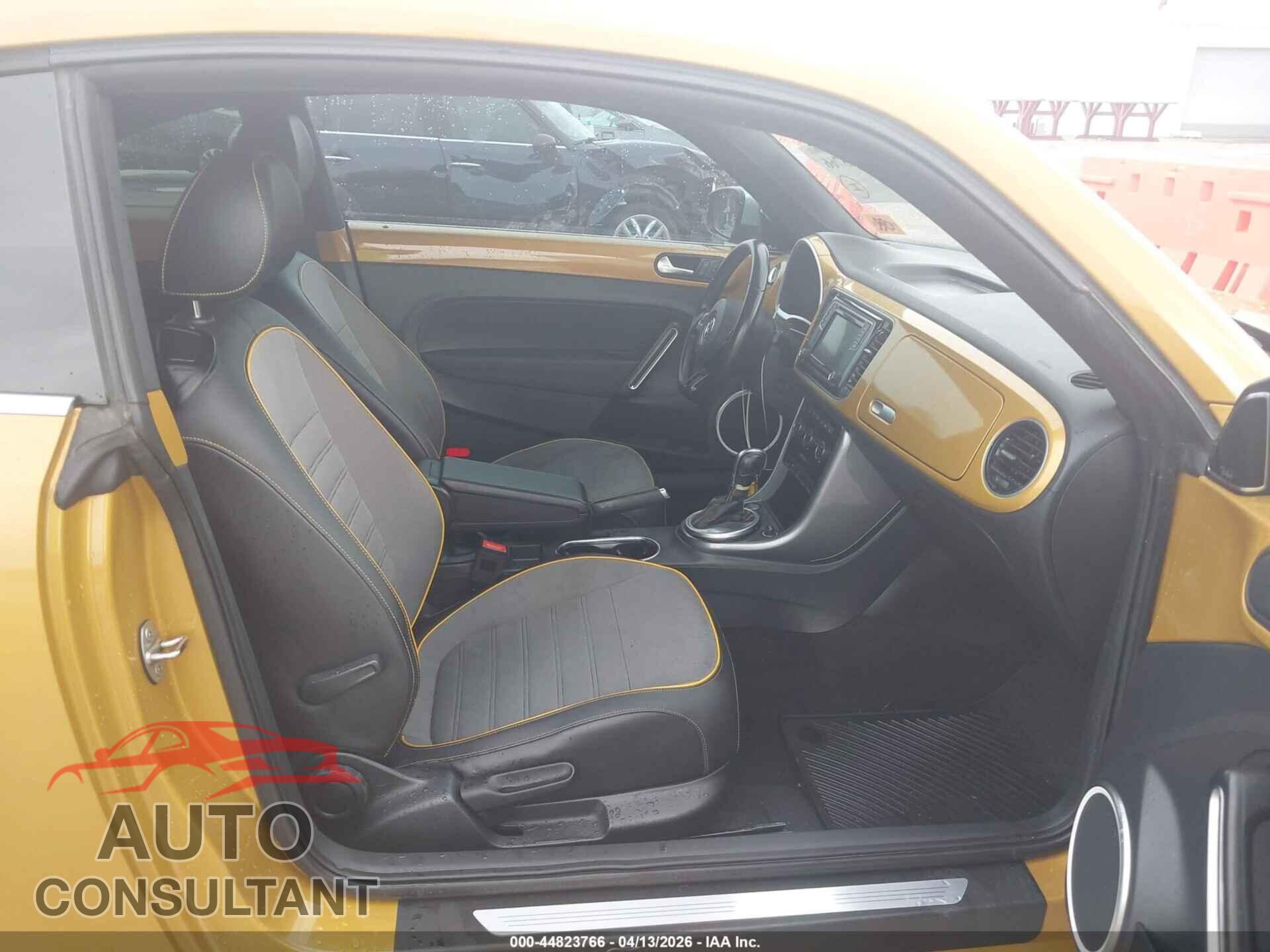 VOLKSWAGEN BEETLE 2017 - 3VWS17AT8HM630460