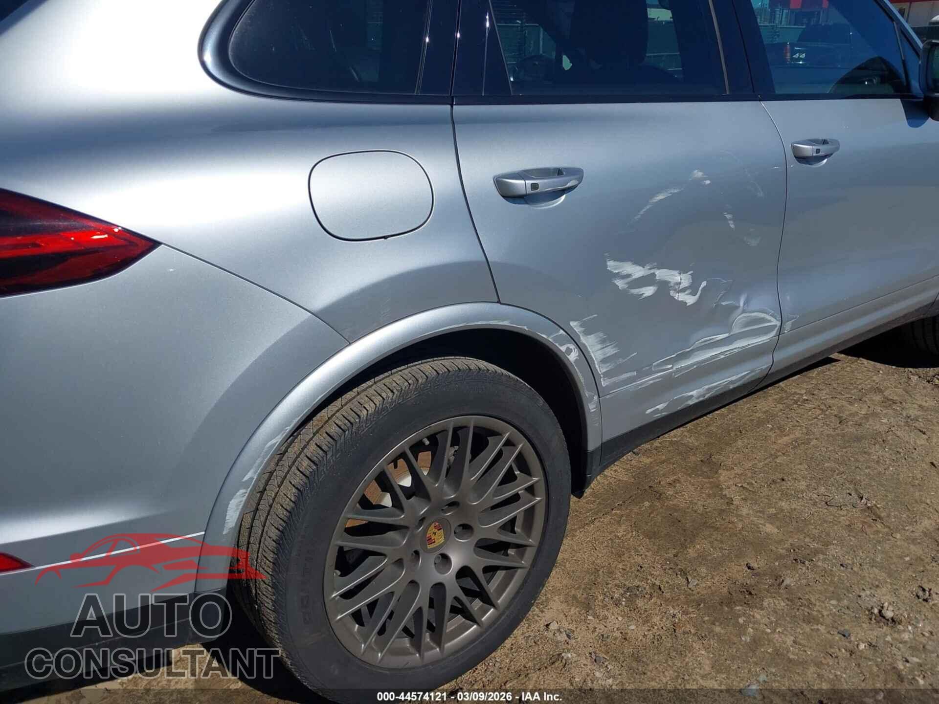 PORSCHE CAYENNE 2017 - WP1AA2A23HKA84228