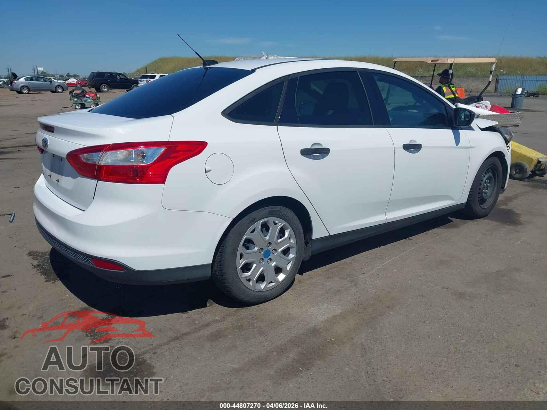 FORD FOCUS 2014 - 1FADP3E26EL330584