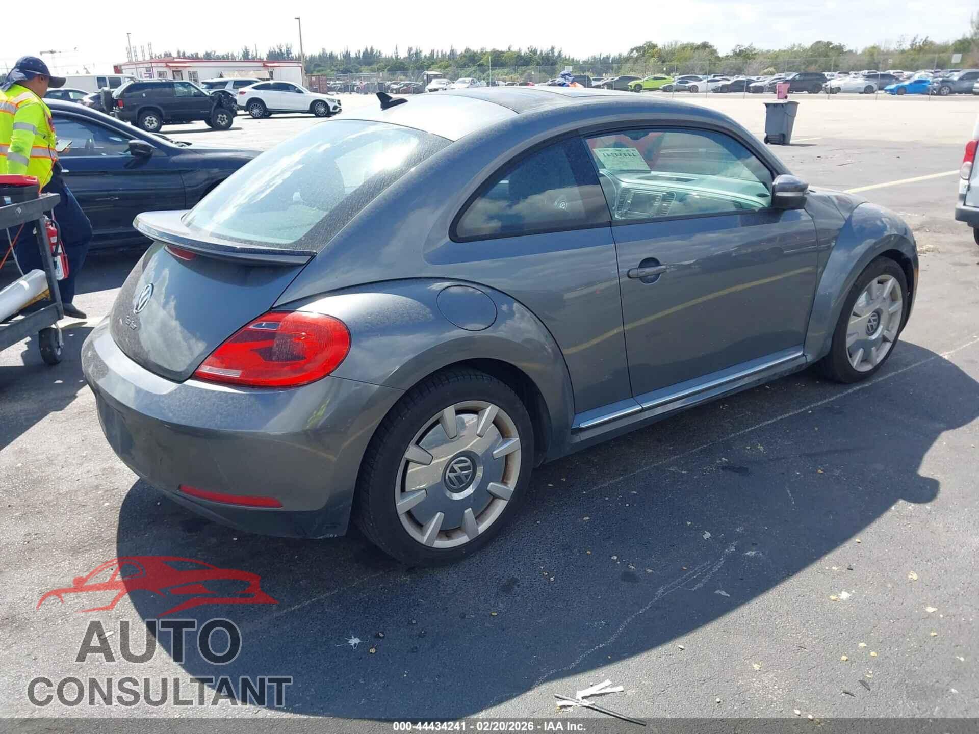 VOLKSWAGEN BEETLE 2016 - 3VWJ07AT2GM614316