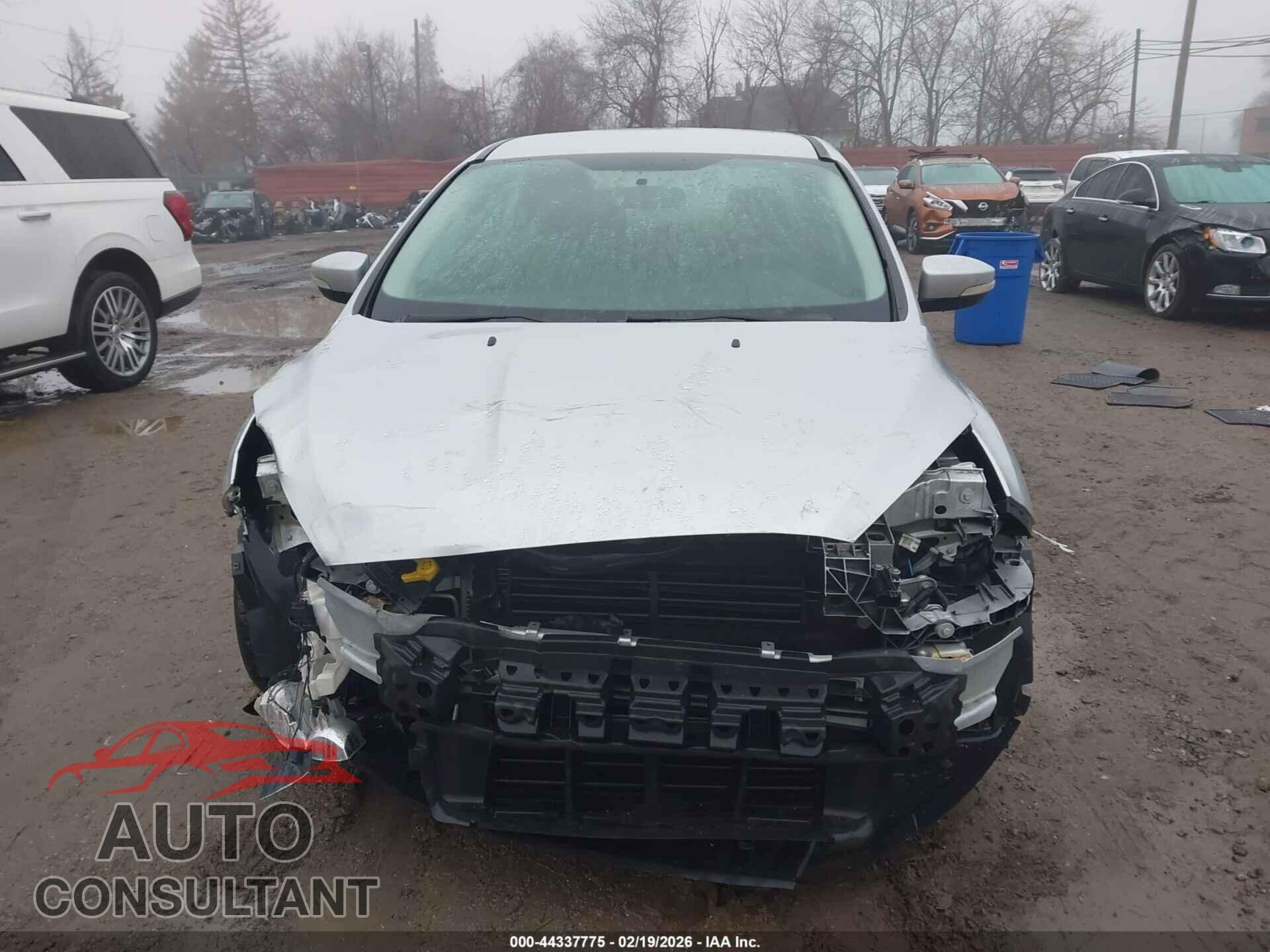 FORD FOCUS 2017 - 1FADP3F27HL300352
