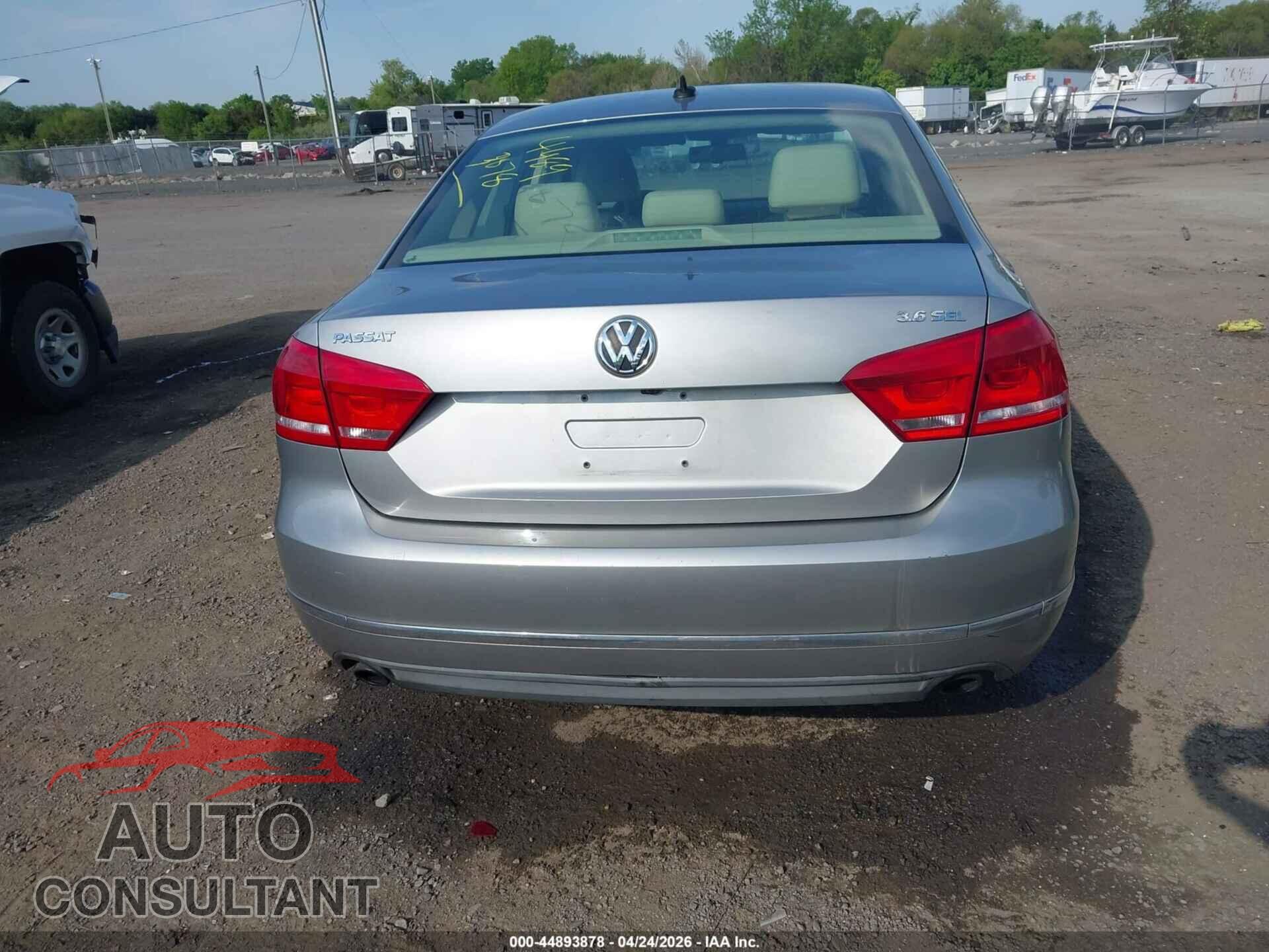 VOLKSWAGEN PASSAT 2013 - 1VWCM7A33DC089454