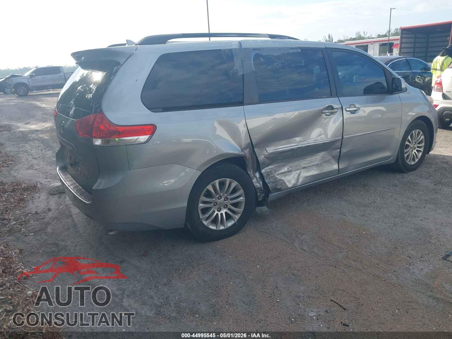 TOYOTA SIENNA 2013 - 5TDYK3DC8DS343516