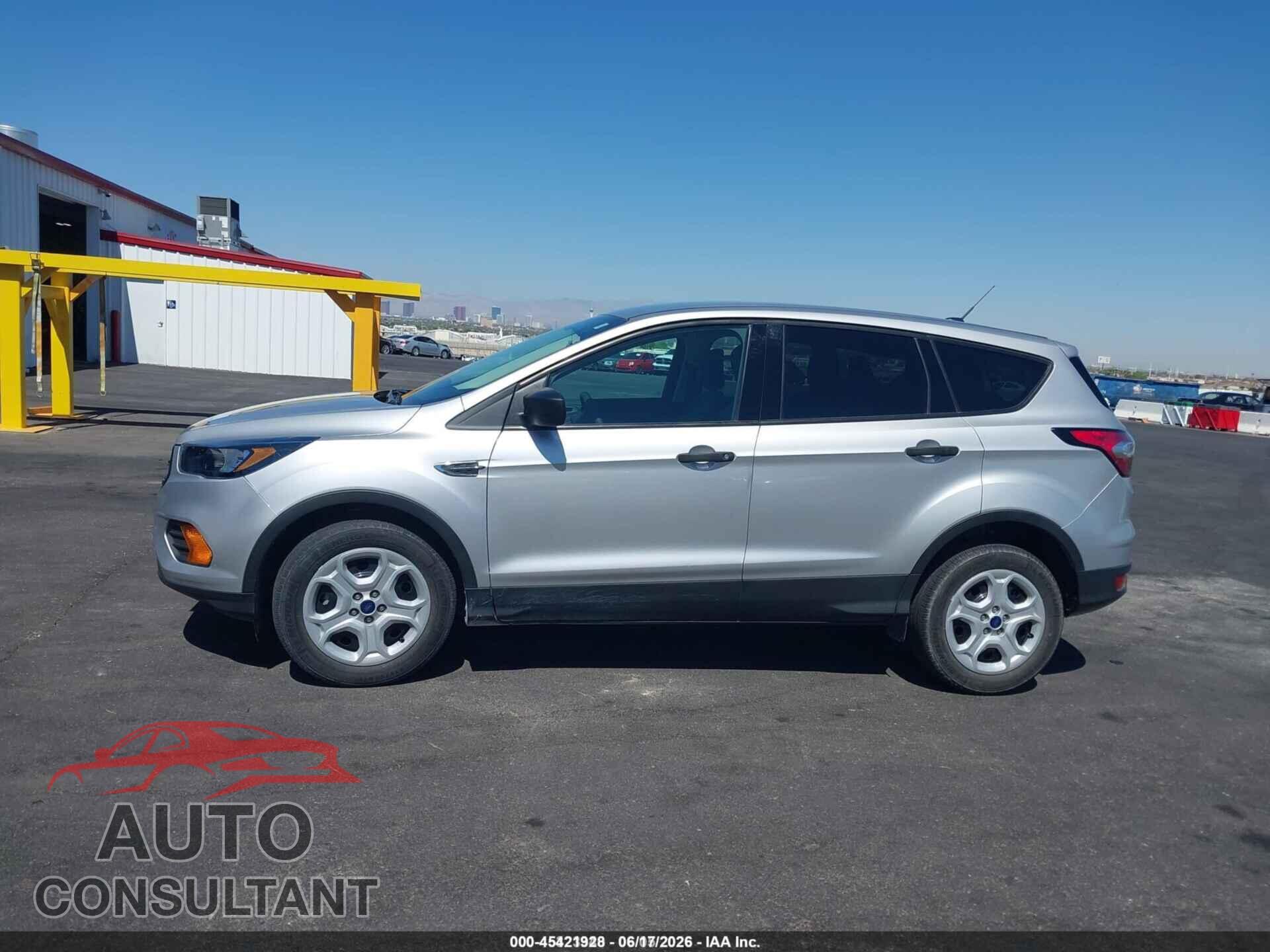 FORD ESCAPE 2018 - 1FMCU0F70JUD08426