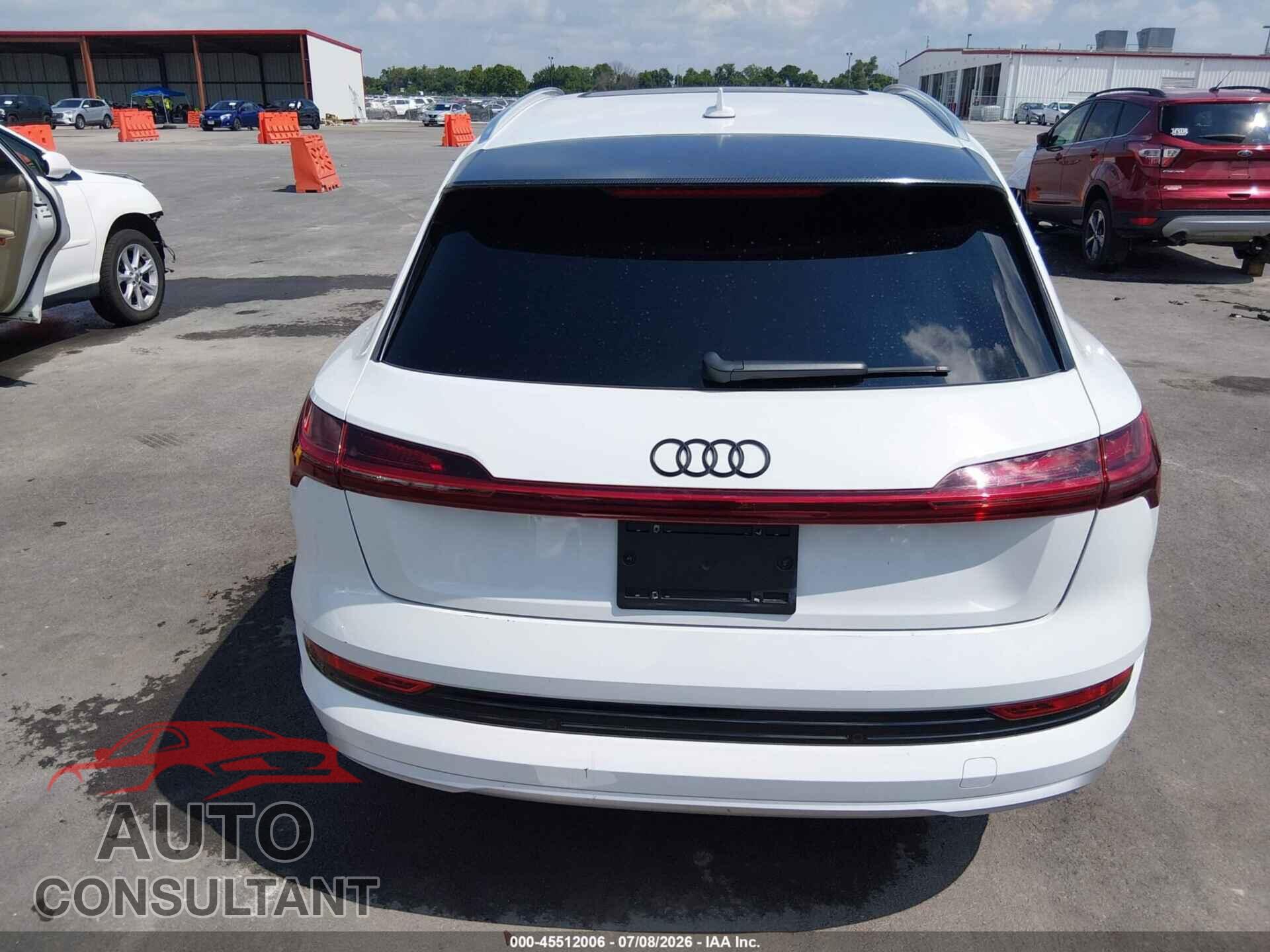 AUDI E-TRON 2019 - WA1LAAGE2KB011276