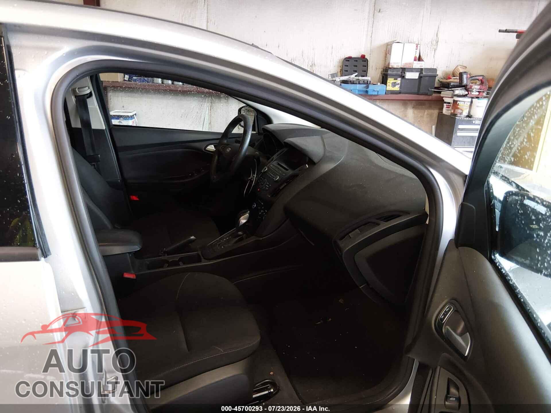 FORD FOCUS 2017 - 1FADP3F26HL228382