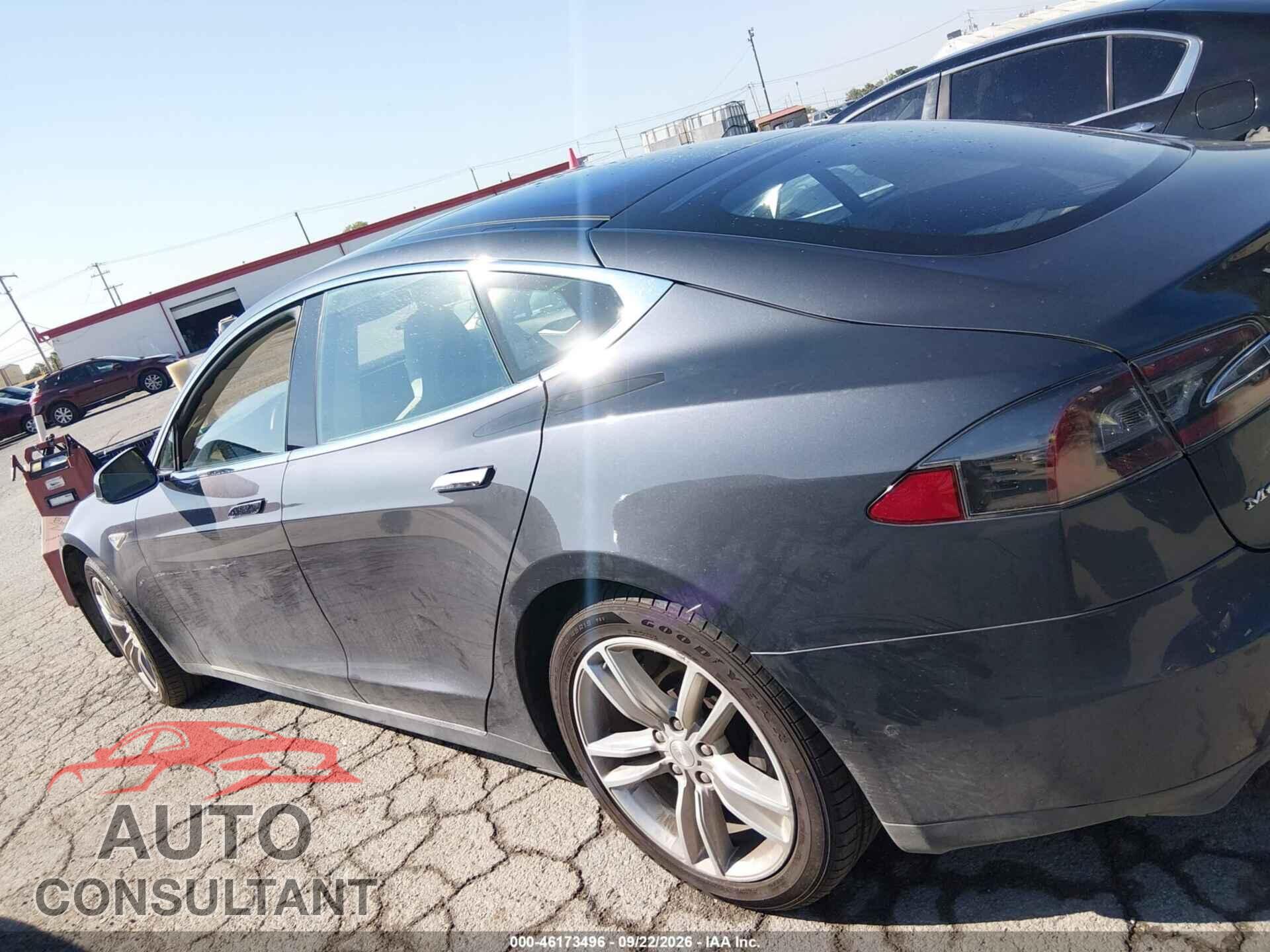 TESLA MODEL S 2015 - 5YJSA1H11FF083473