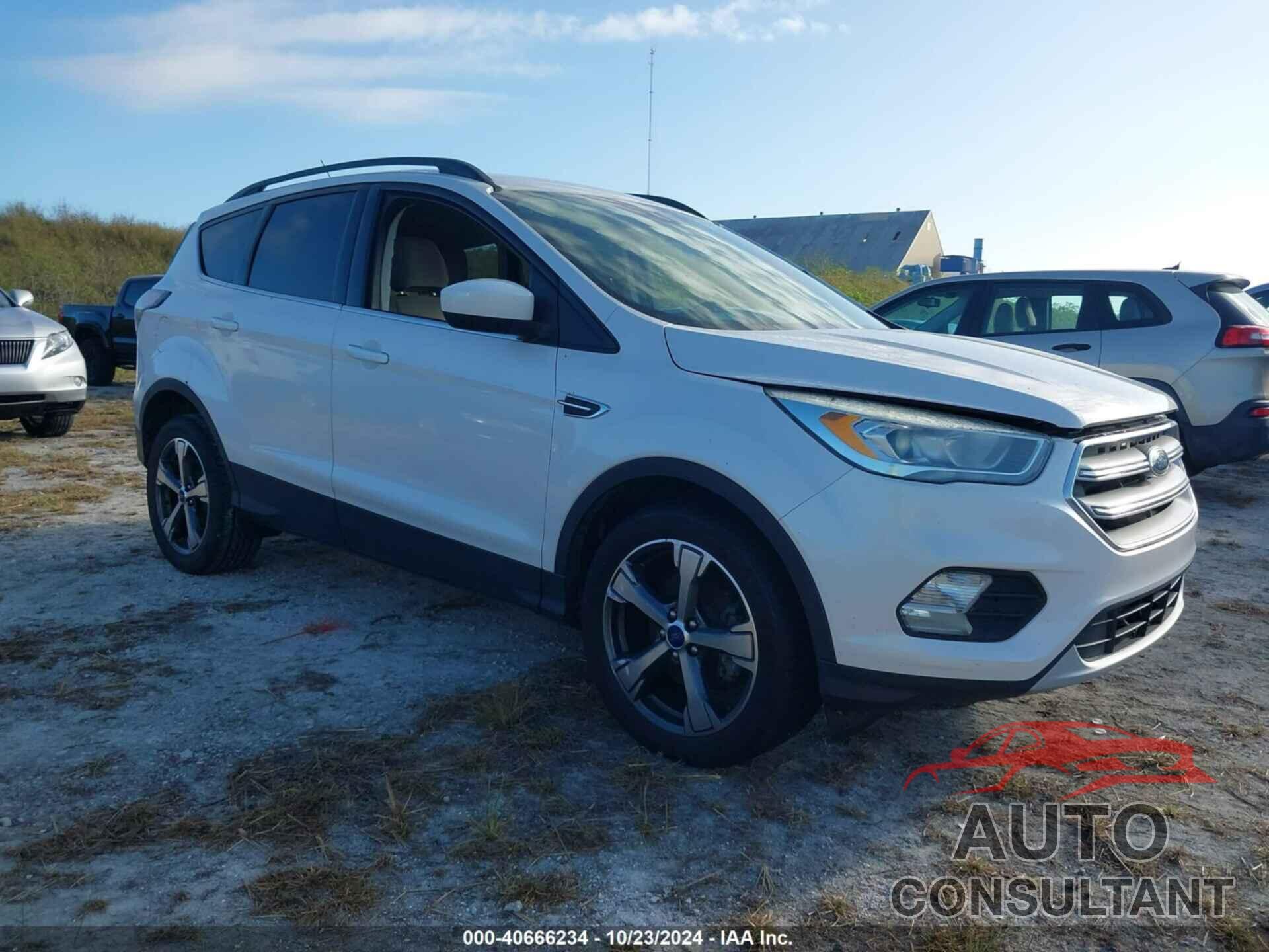 FORD ESCAPE 2017 - 1FMCU0GD7HUA19641