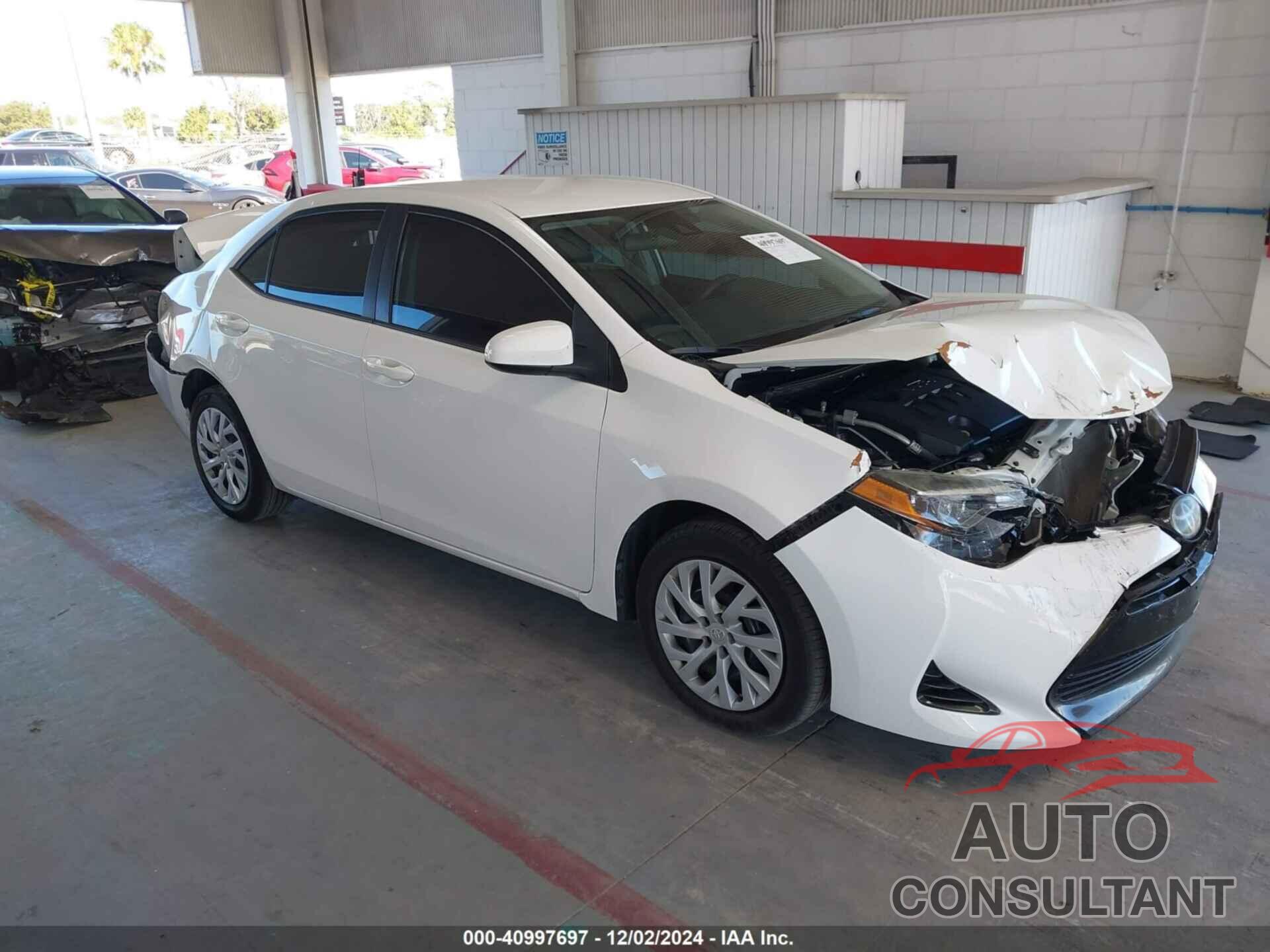 TOYOTA COROLLA 2018 - 5YFBURHE4JP802656