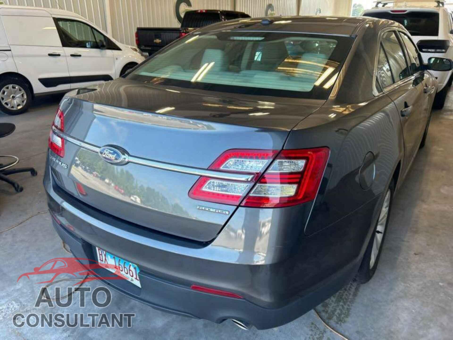 FORD TAURUS 2019 - 1FAHP2D85KG108544