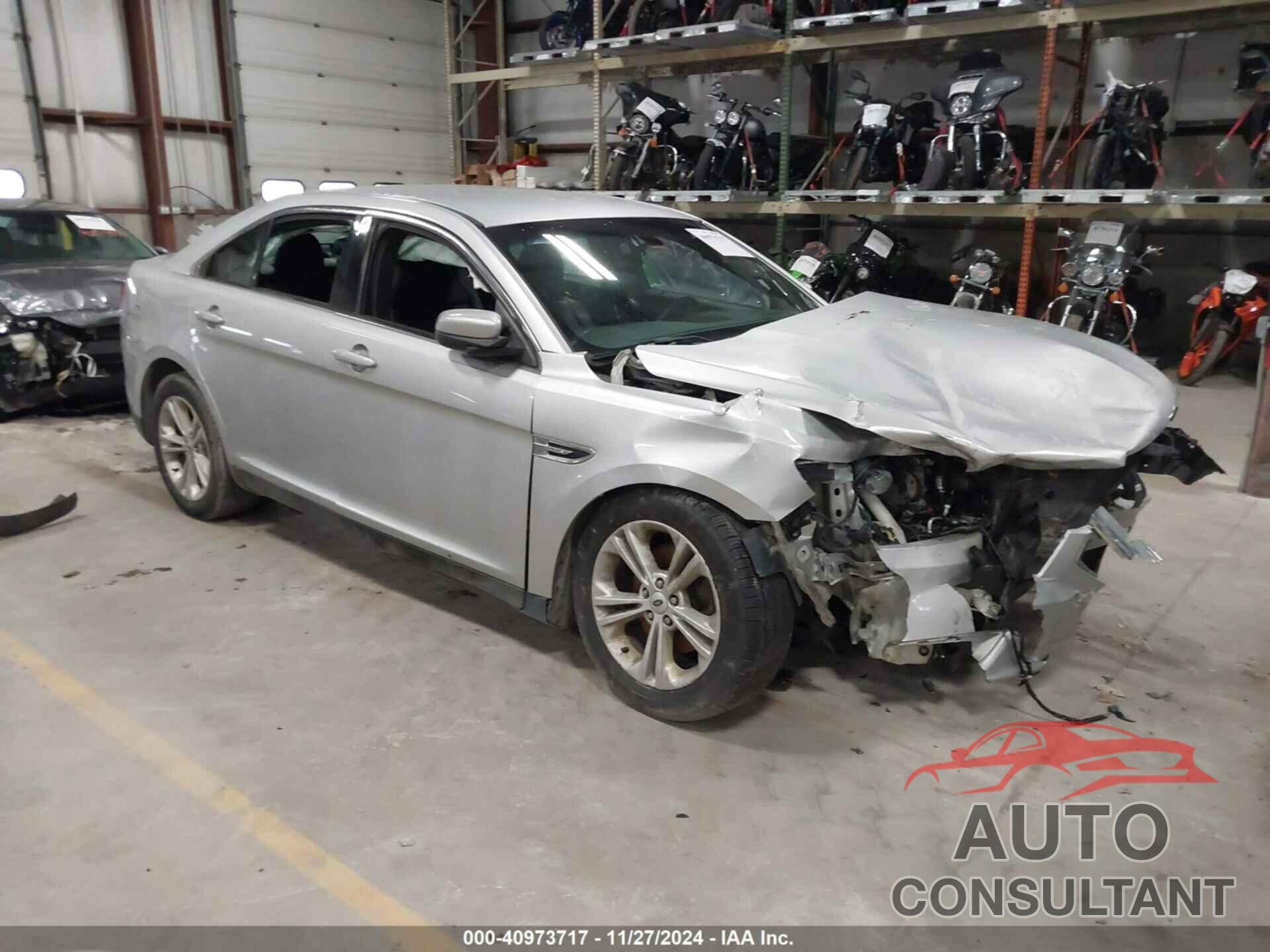 FORD TAURUS 2018 - 1FAHP2E81JG135592