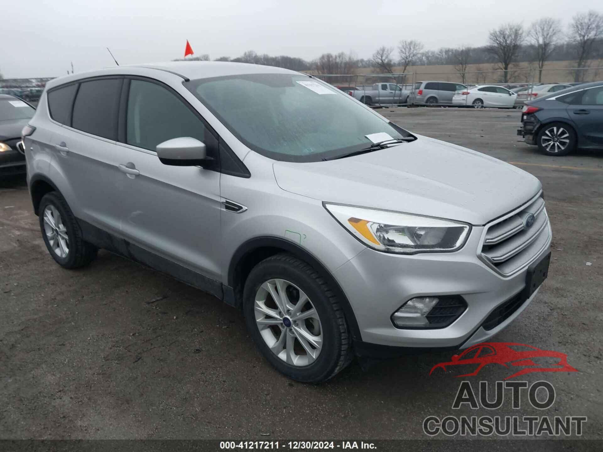 FORD ESCAPE 2017 - 1FMCU0GD8HUD29104