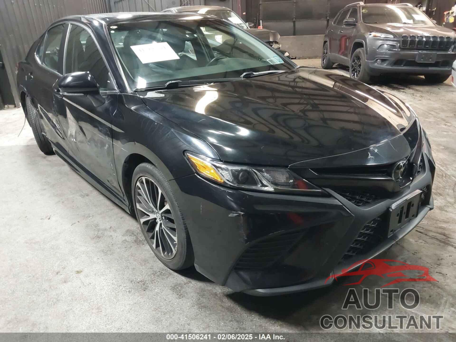 TOYOTA CAMRY 2018 - 4T1B11HK8JU028295