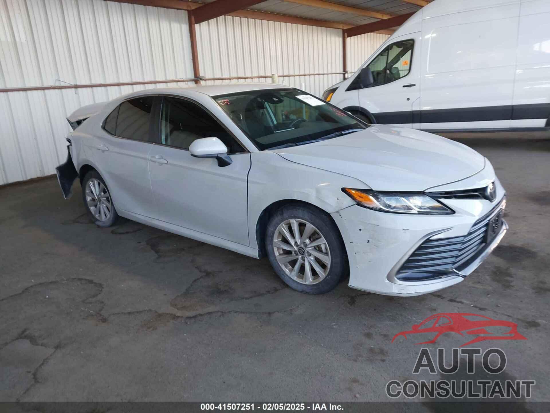 TOYOTA CAMRY 2022 - 4T1C11AK6NU039560