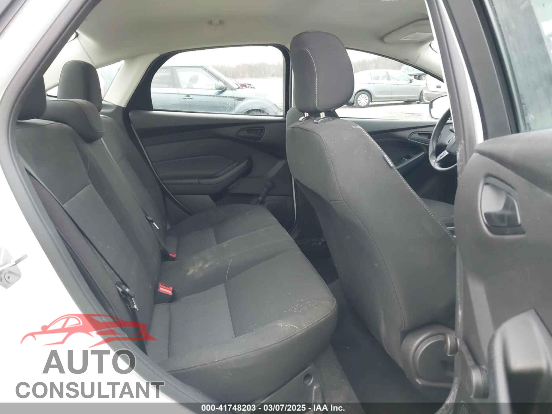 FORD FOCUS 2017 - 1FADP3E24HL307261
