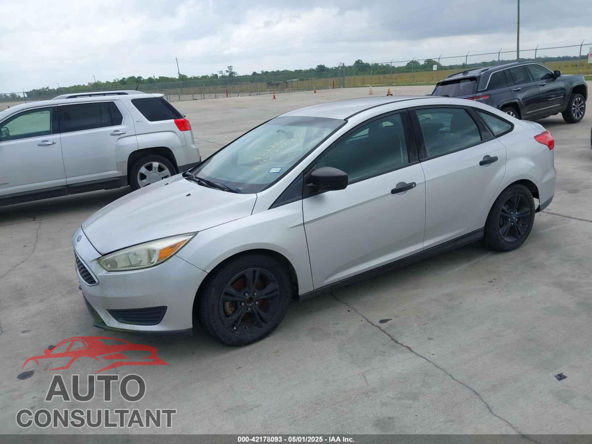 FORD FOCUS 2015 - 1FADP3E26FL219129