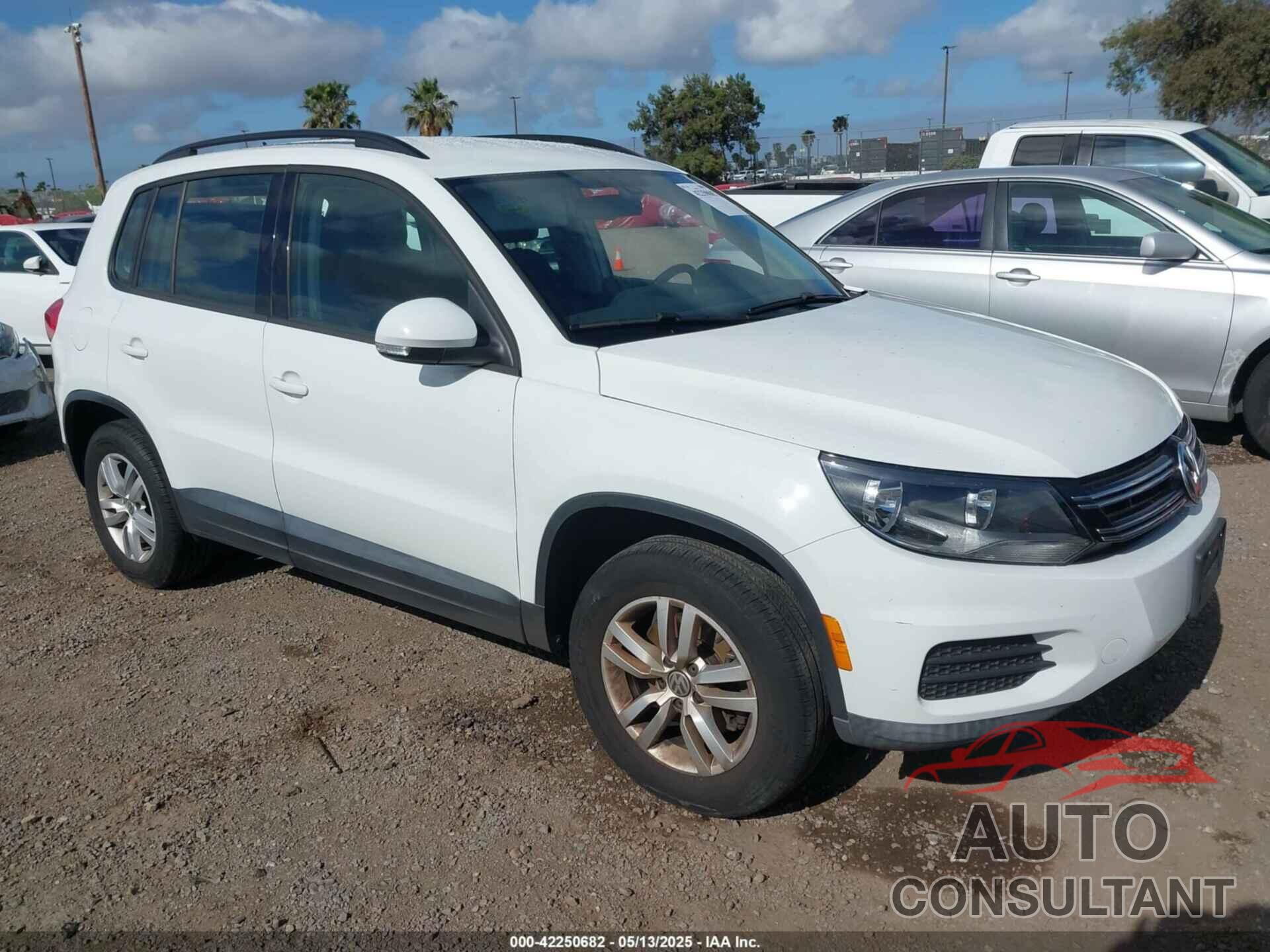 VOLKSWAGEN TIGUAN 2016 - WVGAV7AX2GW501100