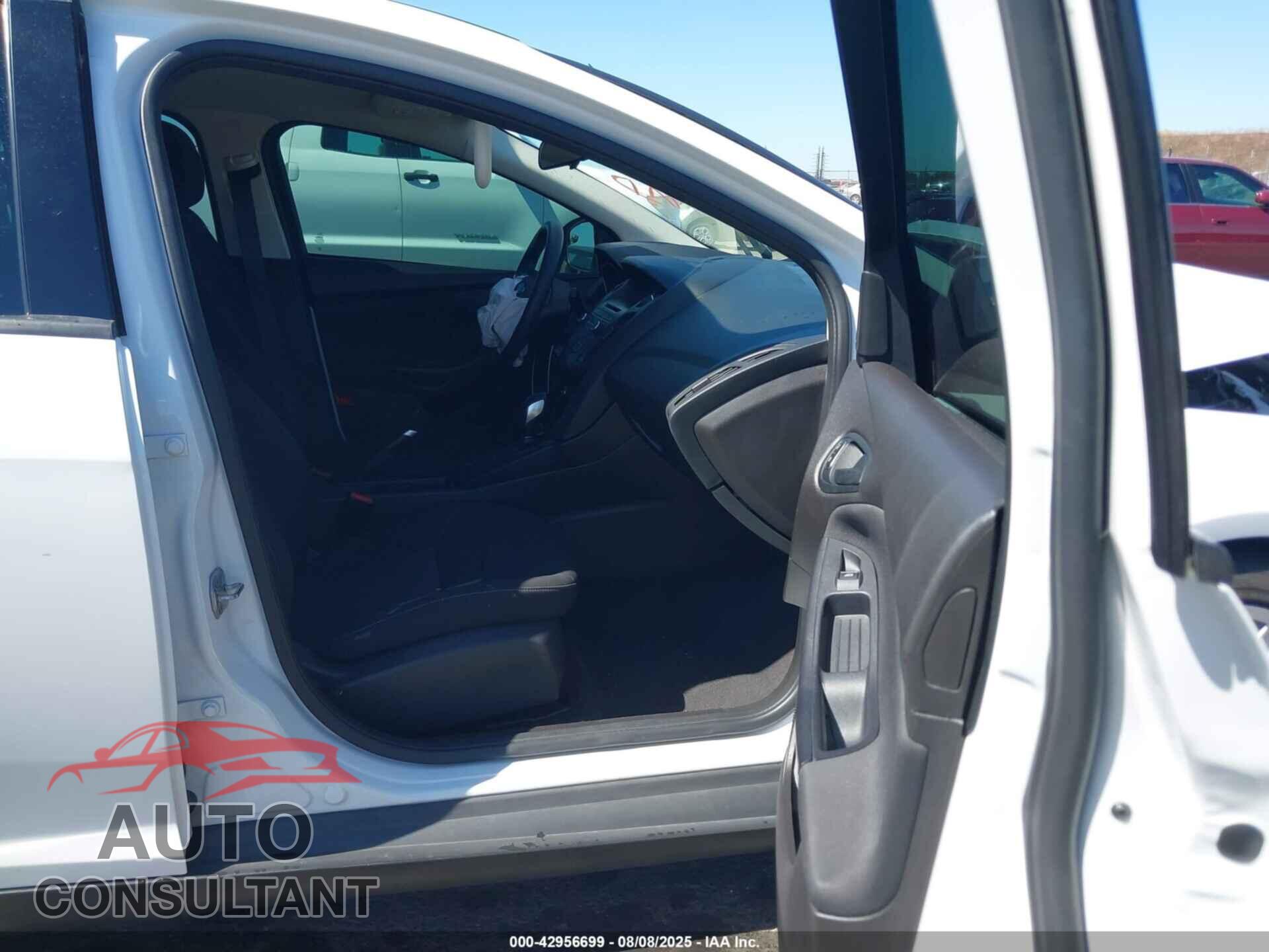 FORD FOCUS 2016 - 1FADP3E28GL369857