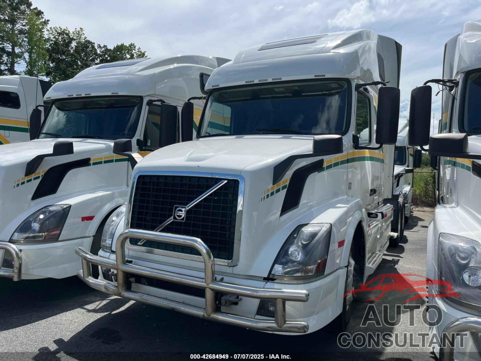 VOLVO VN 2015 - 4V4NC9EHXFN915115