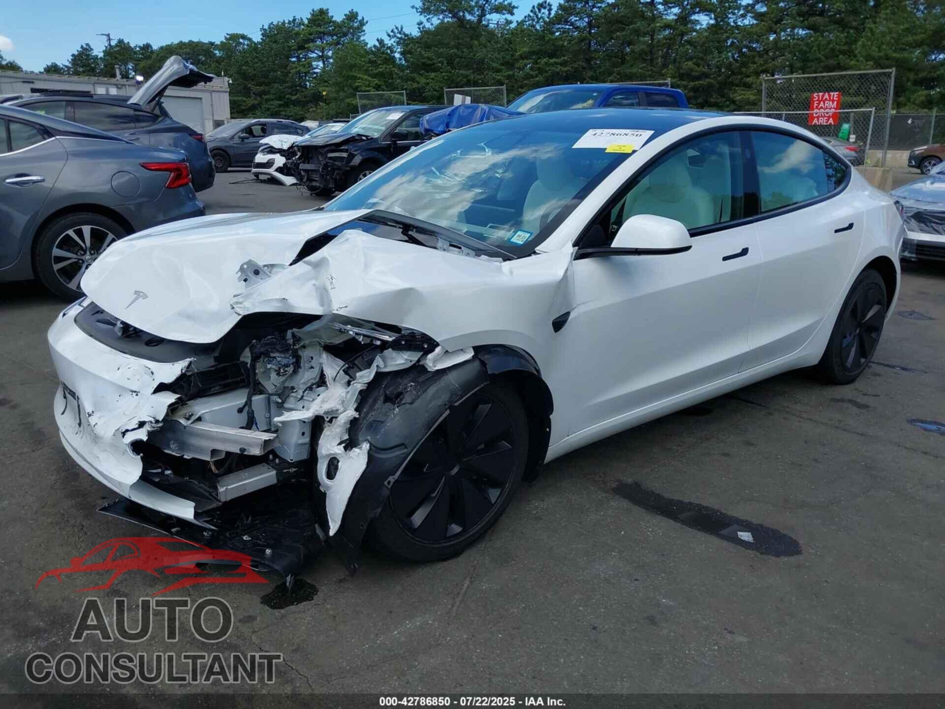 TESLA MODEL 3 2024 - 5YJ3E1EA7RF835209