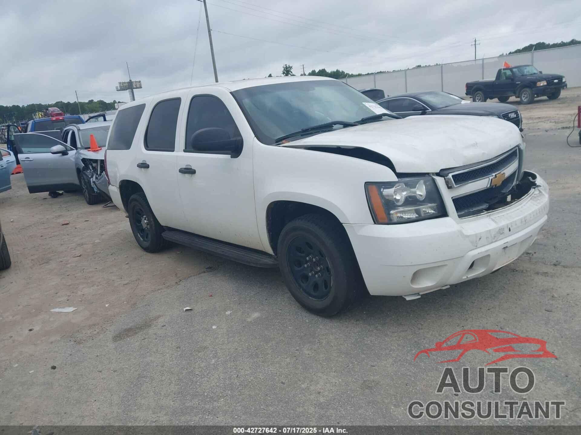 CHEVROLET TAHOE 2013 - 1GNLC2E02DR311625