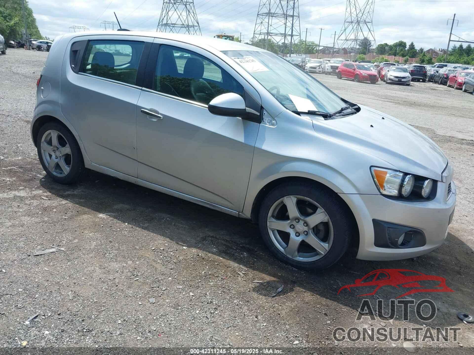CHEVROLET SONIC 2015 - 1G1JE6SB6F4118460