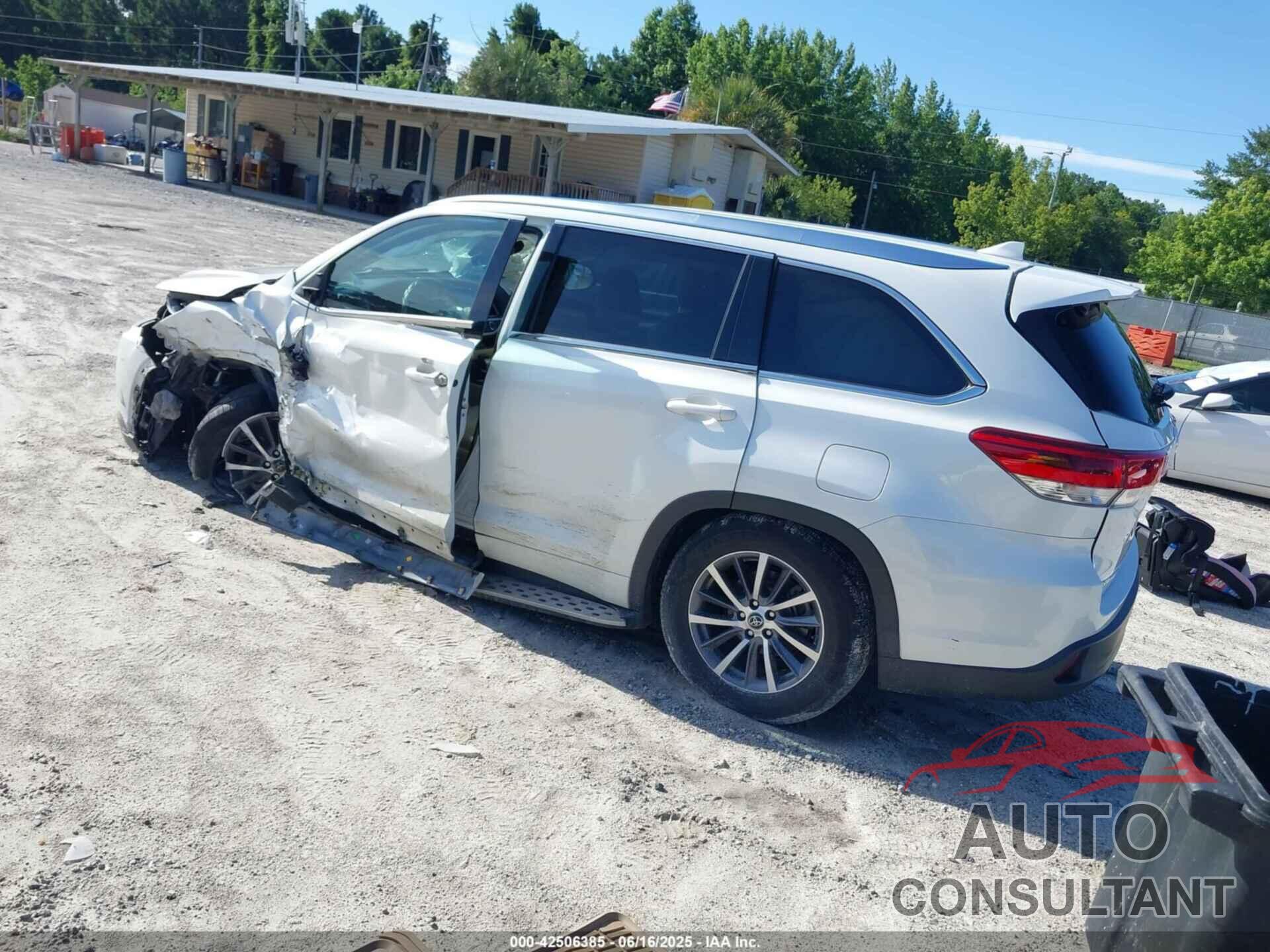 TOYOTA HIGHLANDER 2017 - 5TDKZRFH4HS525085