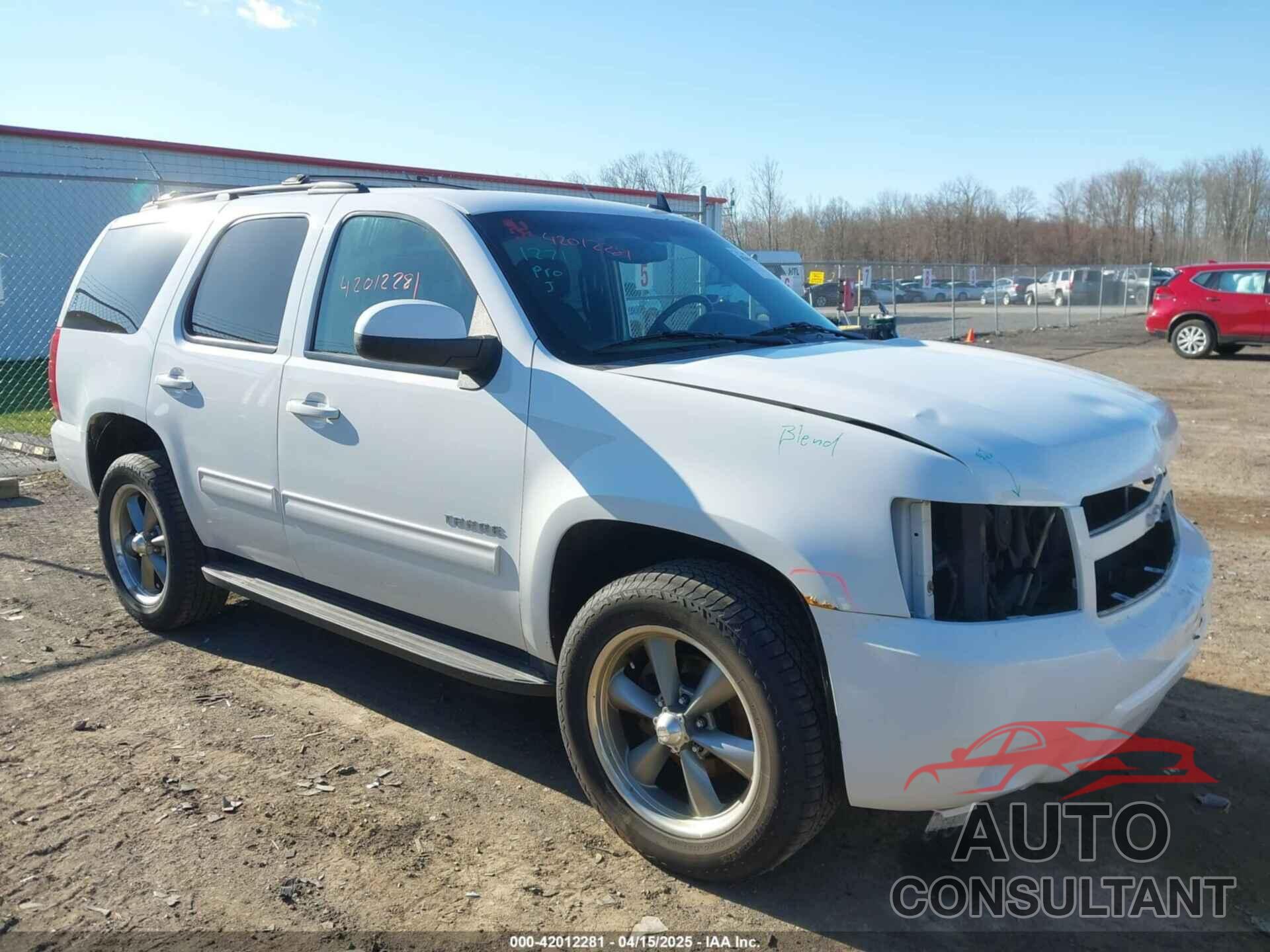 CHEVROLET TAHOE 2011 - 1GNSKAE09BR273493