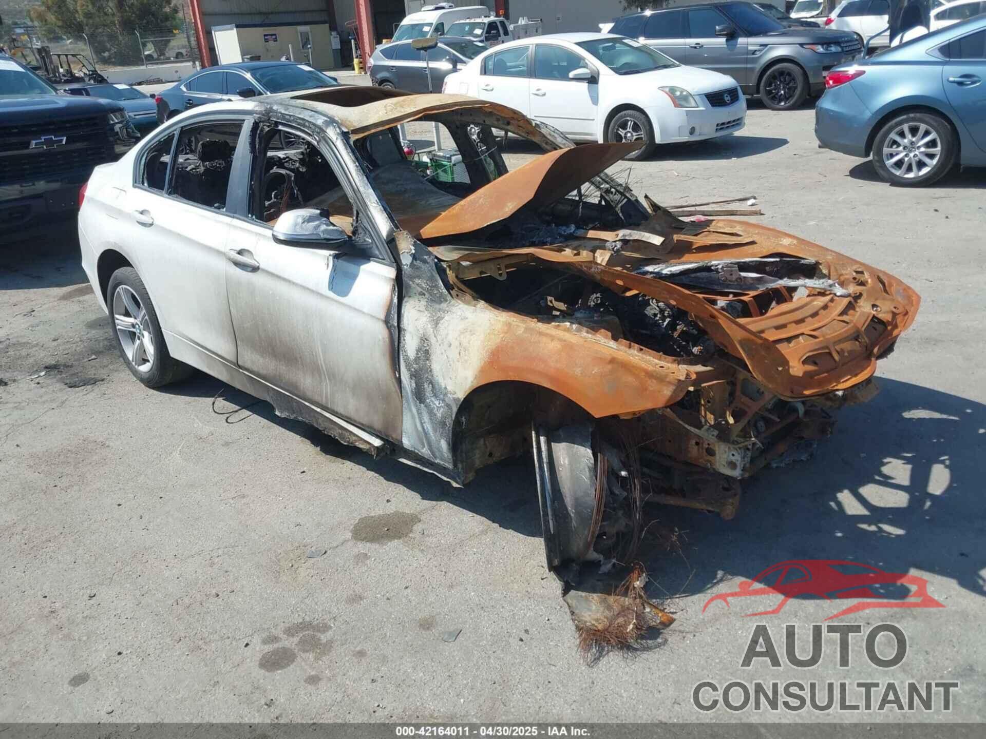 BMW 320I 2014 - WBA3C3G53ENS72718