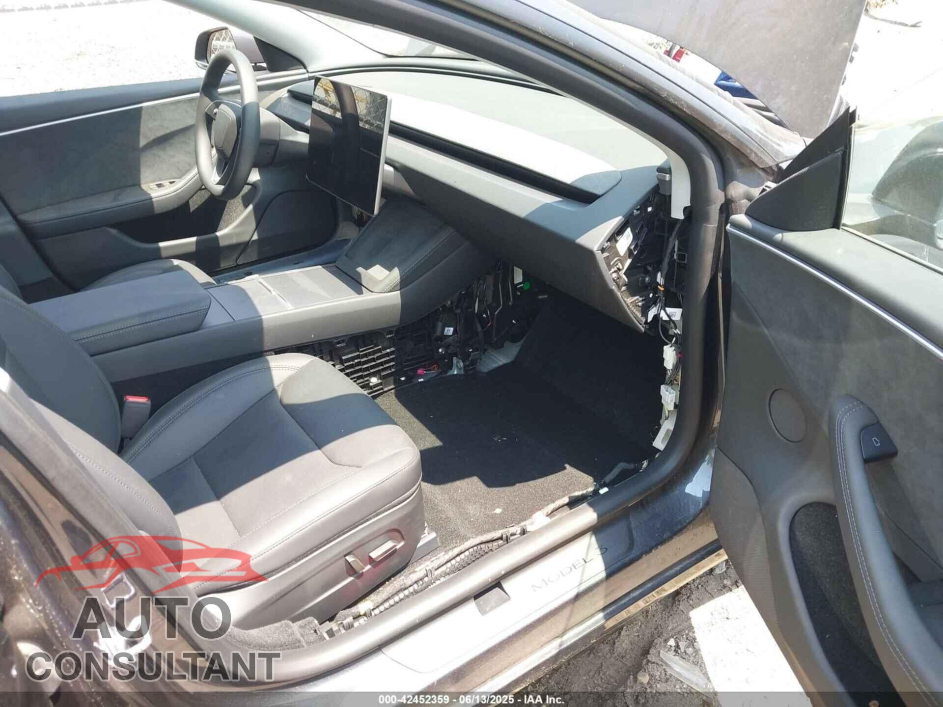 TESLA MODEL 3 2025 - 5YJ3E1EBXSF890929