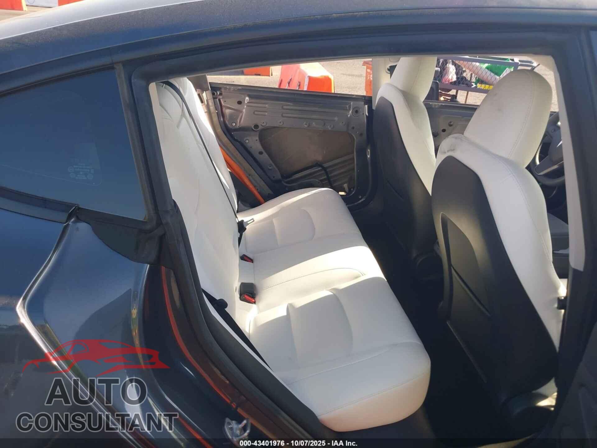 TESLA MODEL 3 2023 - 5YJ3E1EA4PF708155