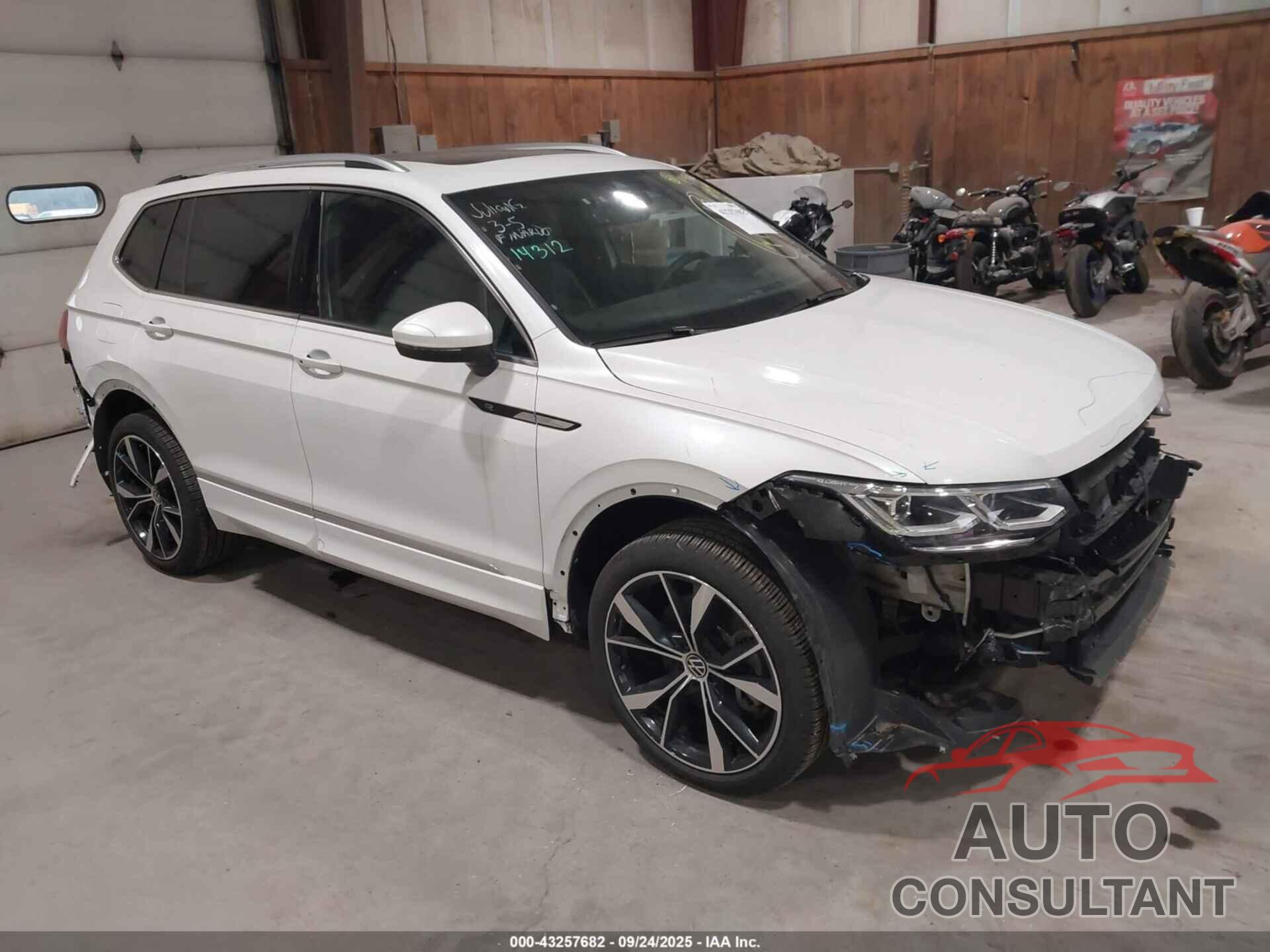 VOLKSWAGEN TIGUAN 2022 - 3VV4B7AX8NM113992