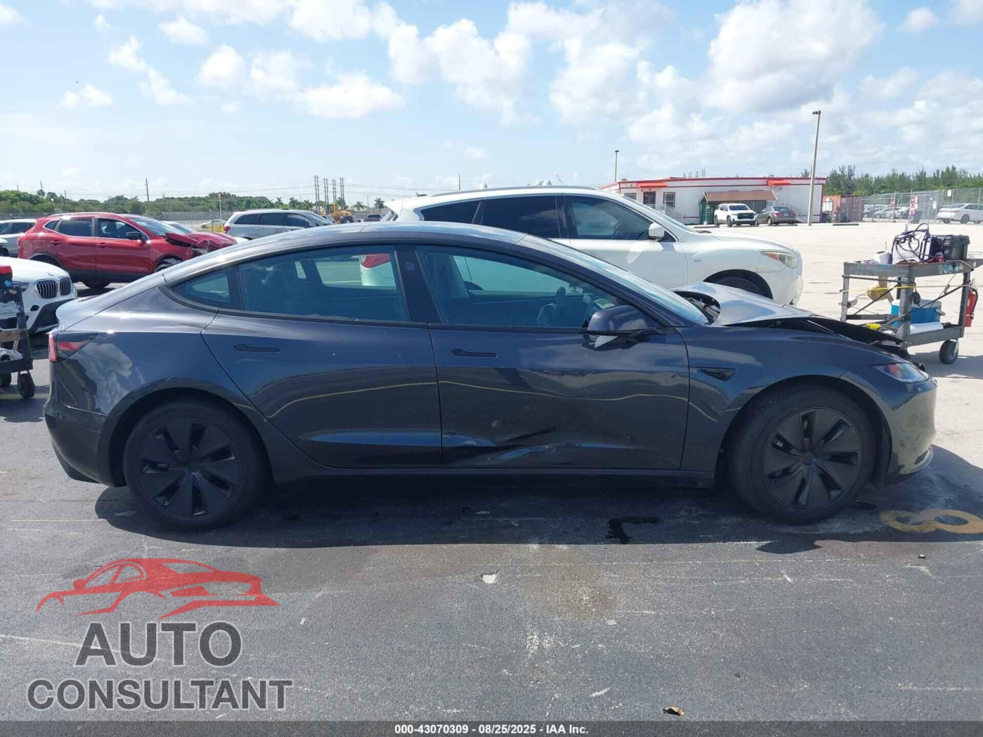 TESLA MODEL 3 2024 - 5YJ3E1EA4RF742714