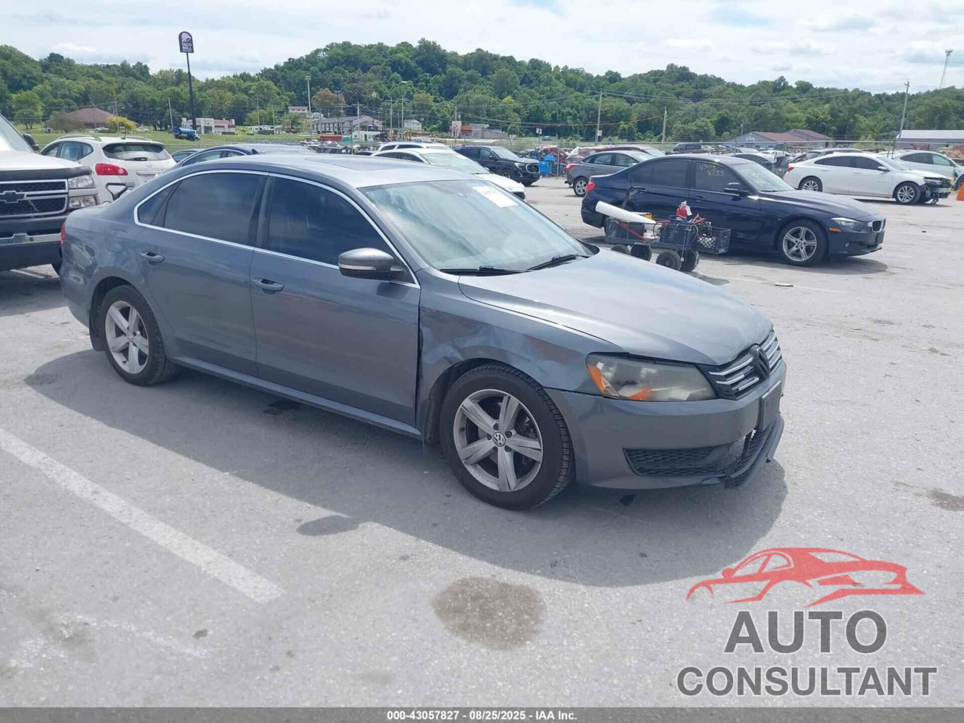 VOLKSWAGEN PASSAT 2013 - 1VWBH7A32DC134979