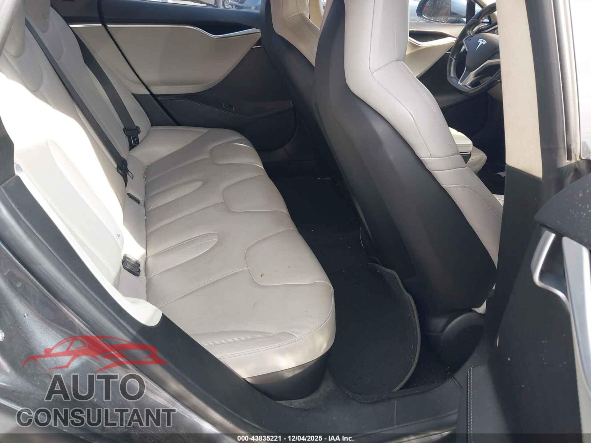 TESLA MODEL S 2015 - 5YJSA1E12FF118221