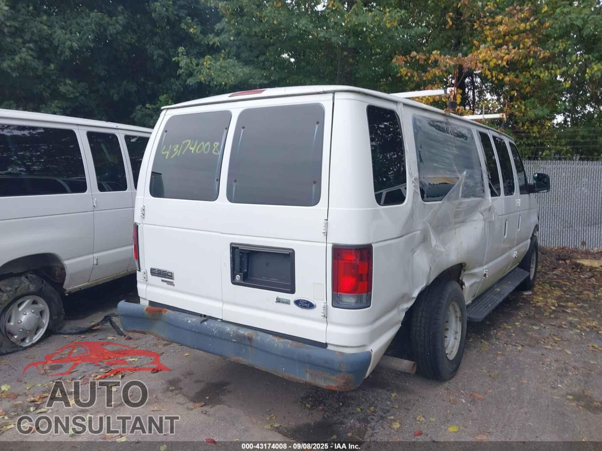 FORD E-350 SUPER DUTY 2011 - 1FBSS3BL7BDA85303