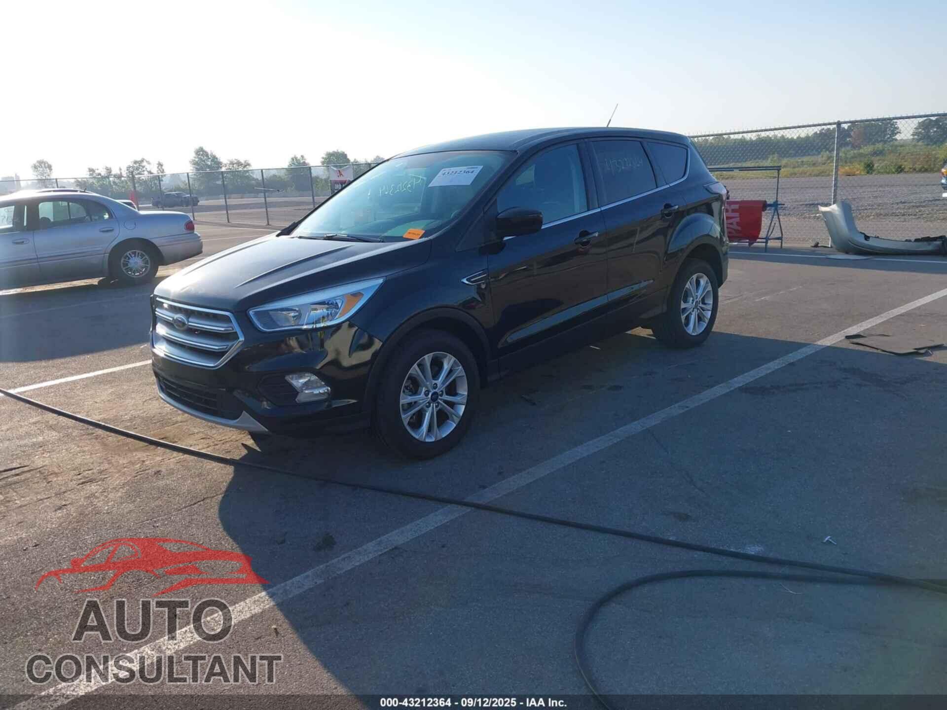 FORD ESCAPE 2017 - 1FMCU9G94HUB08664