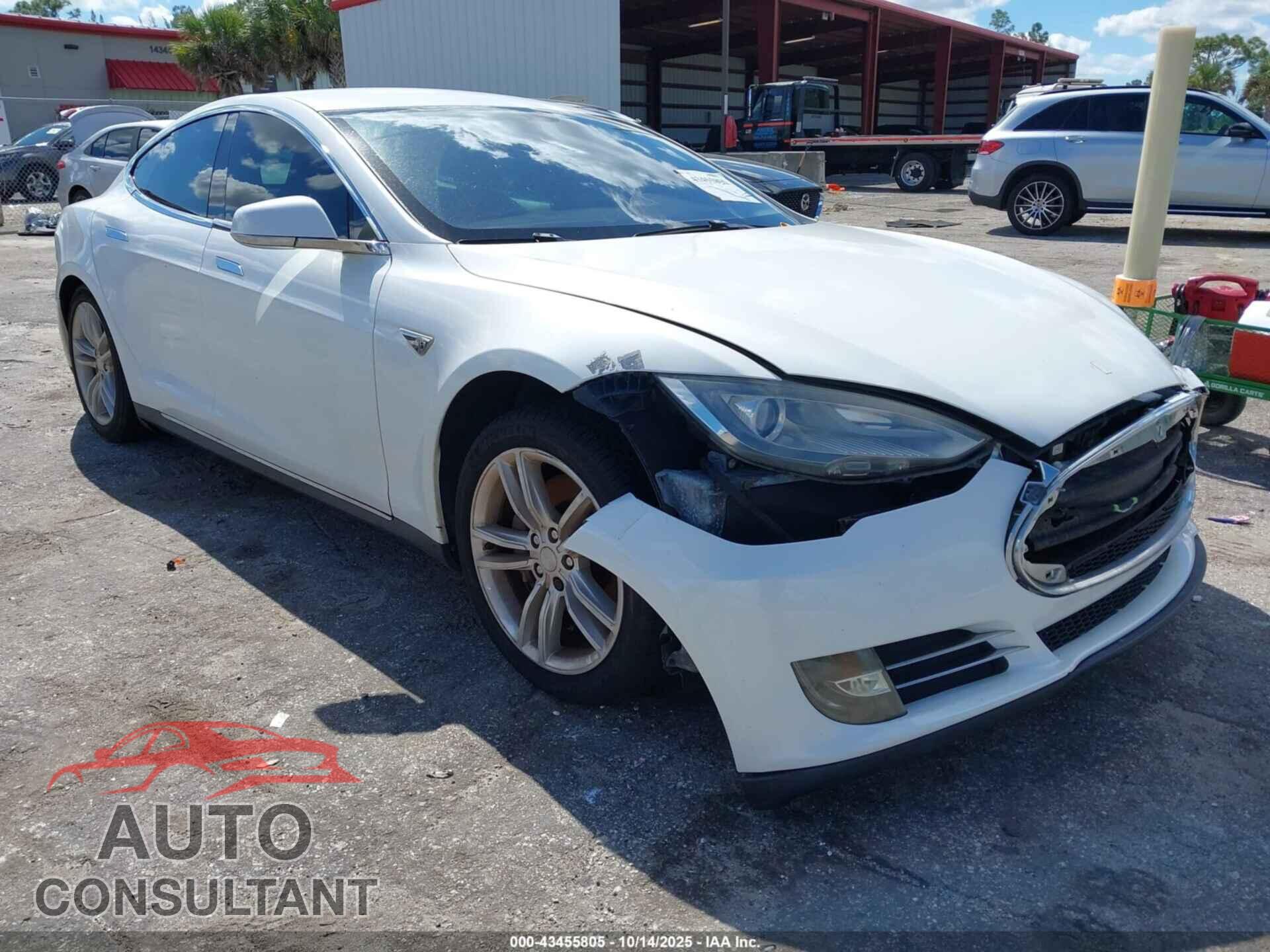 TESLA MODEL S 2013 - 5YJSA1CP8DFP15538