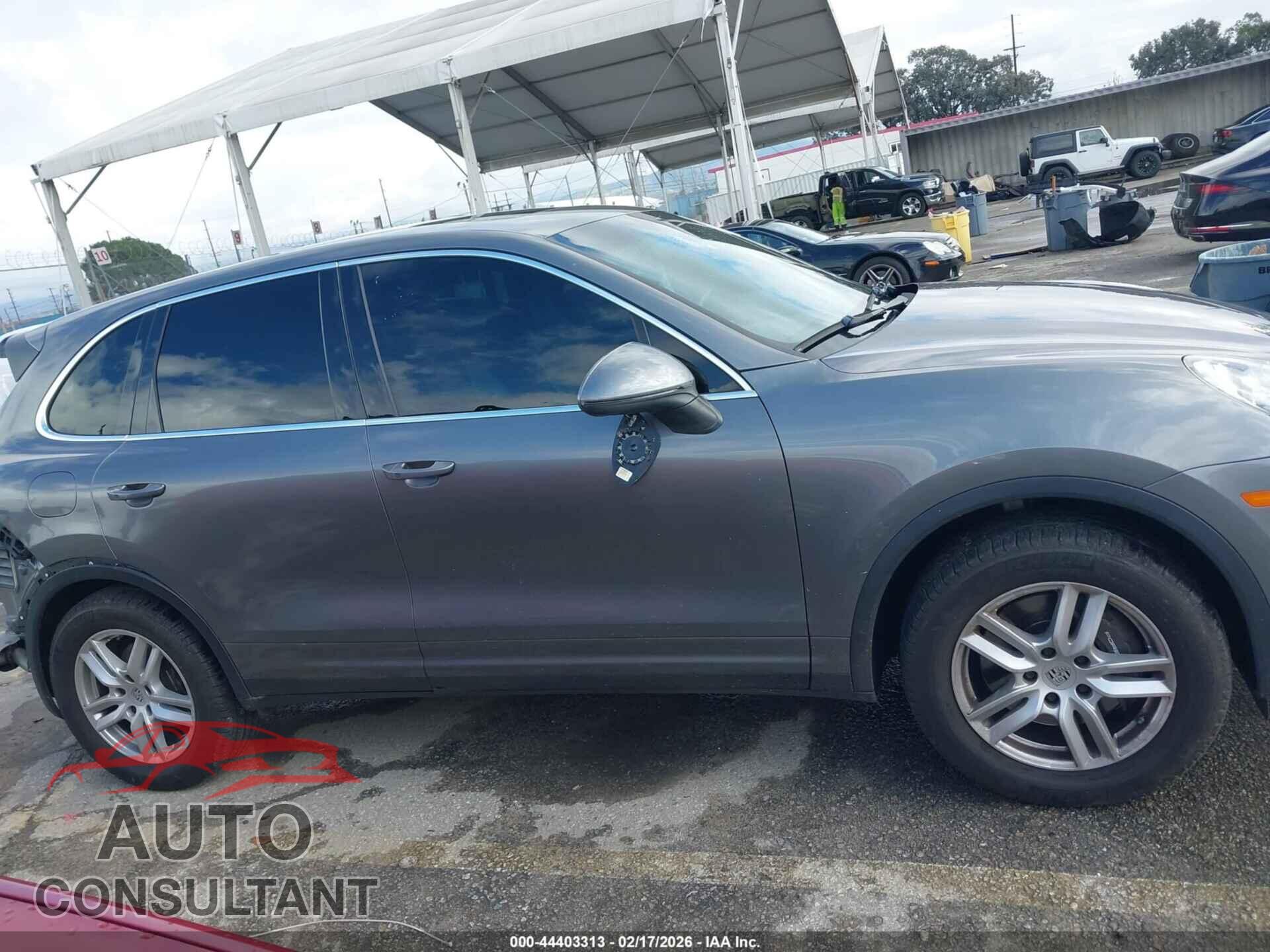 PORSCHE CAYENNE 2018 - WP1AA2A26JKA04569