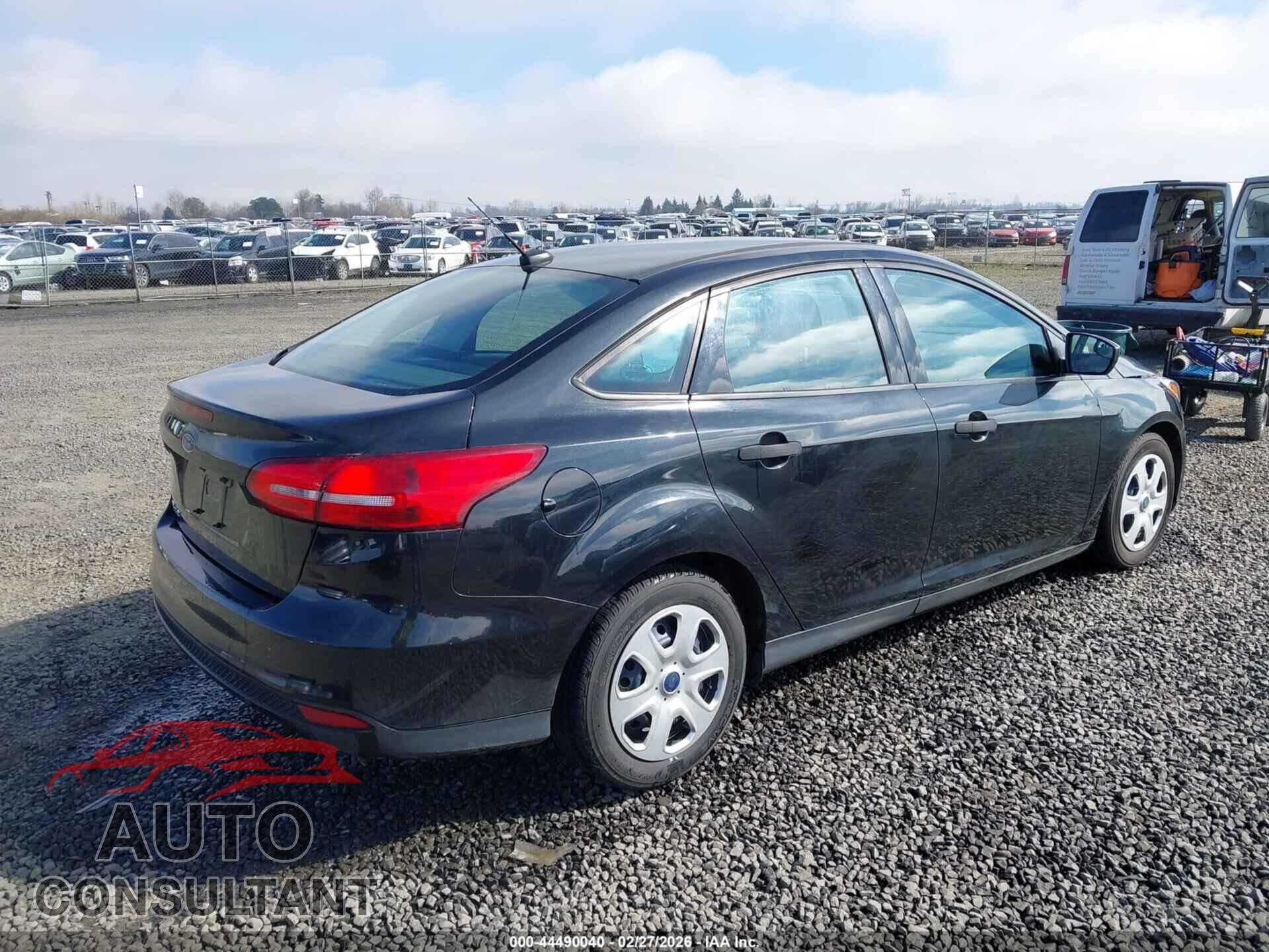 FORD FOCUS 2015 - 1FADP3E21FL361808