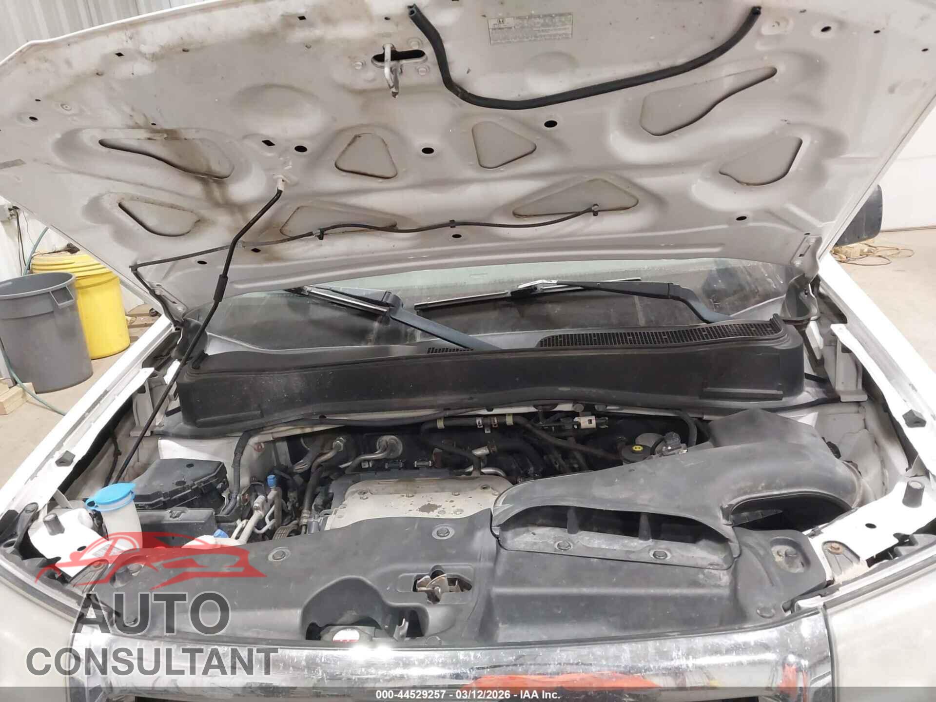HONDA PILOT 2011 - 5FNYF4H24BB058535