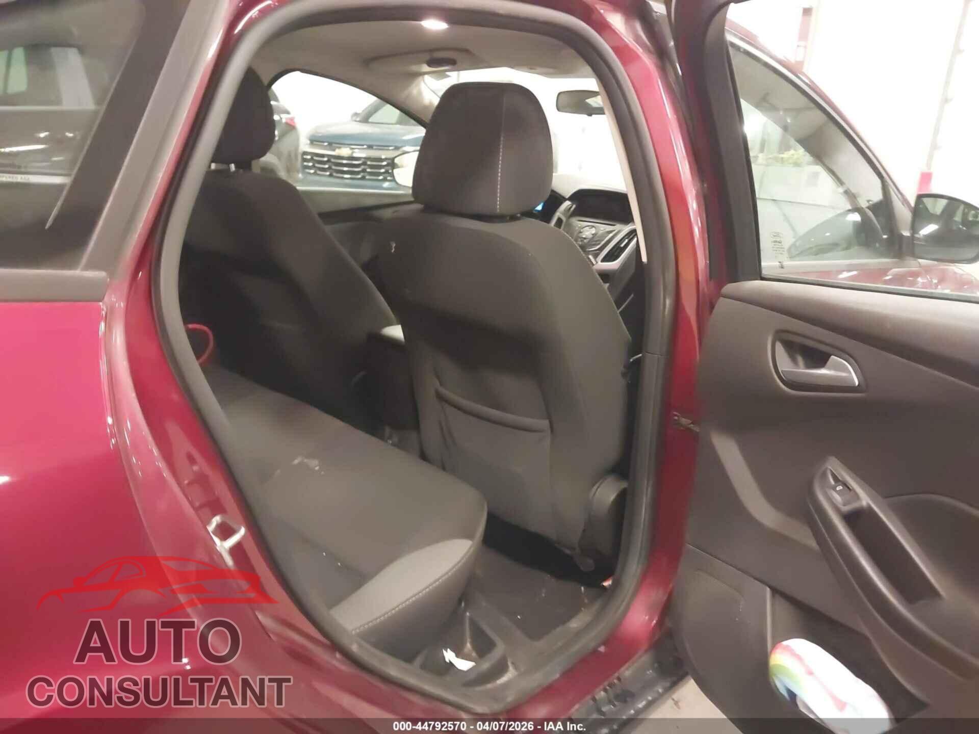 FORD FOCUS 2014 - 1FADP3F28EL245938