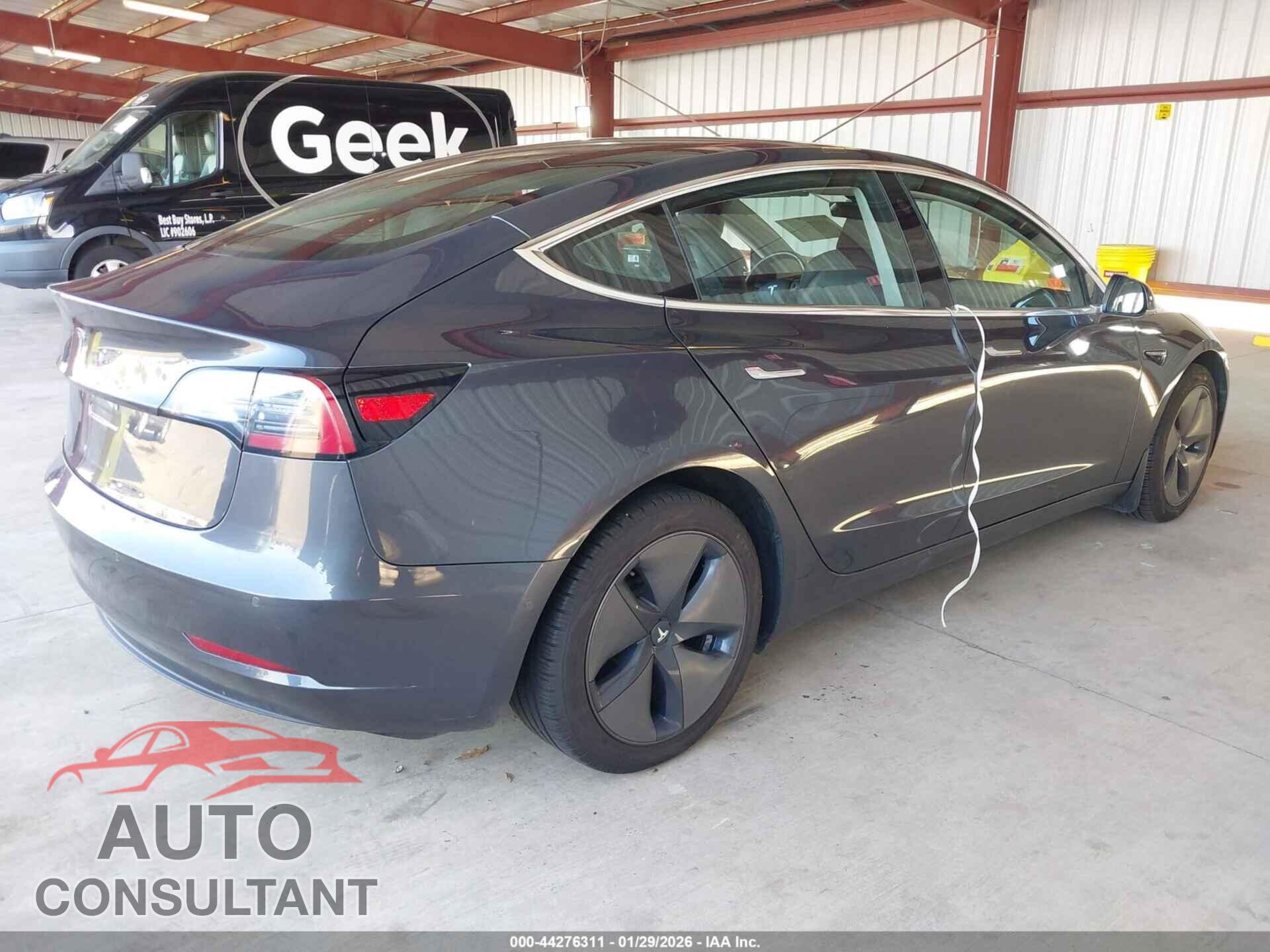 TESLA MODEL 3 2018 - 5YJ3E1EB5JF077206