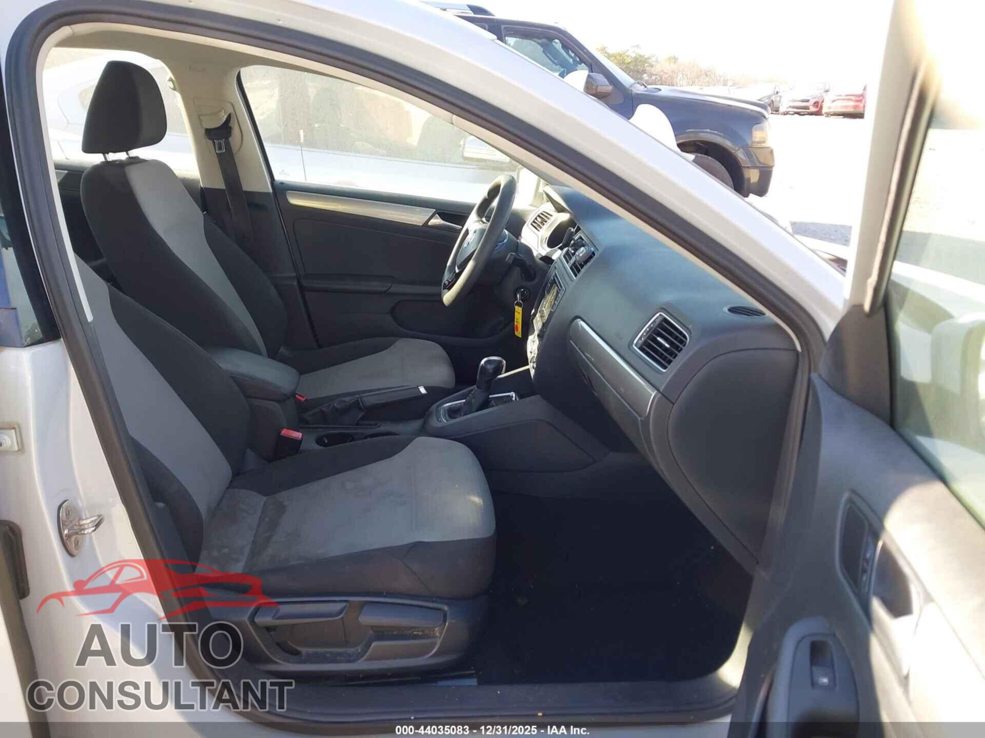 VOLKSWAGEN JETTA 2017 - 3VW2B7AJ6HM359636