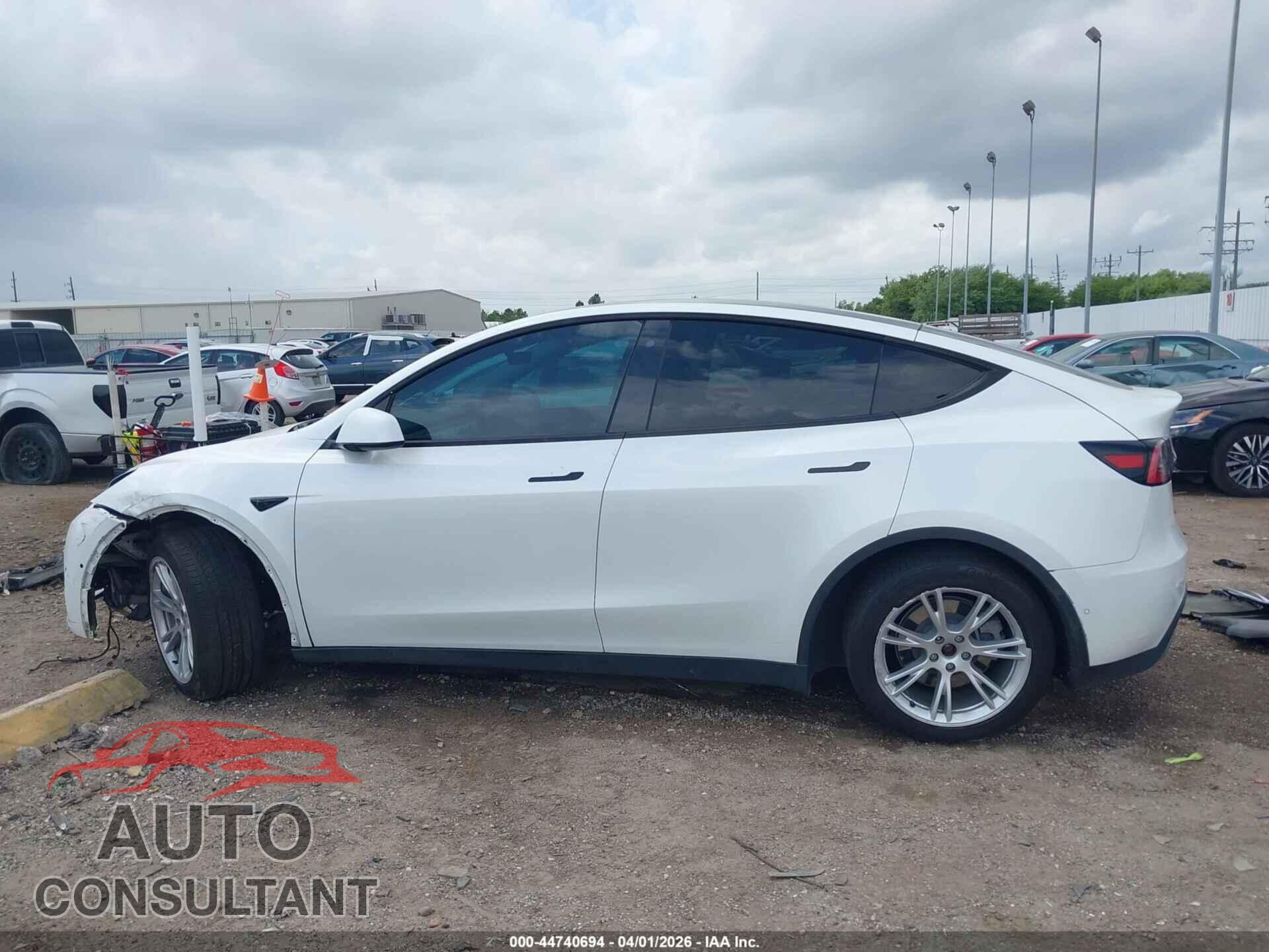 TESLA MODEL Y 2020 - 5YJYGDEEXLF043616