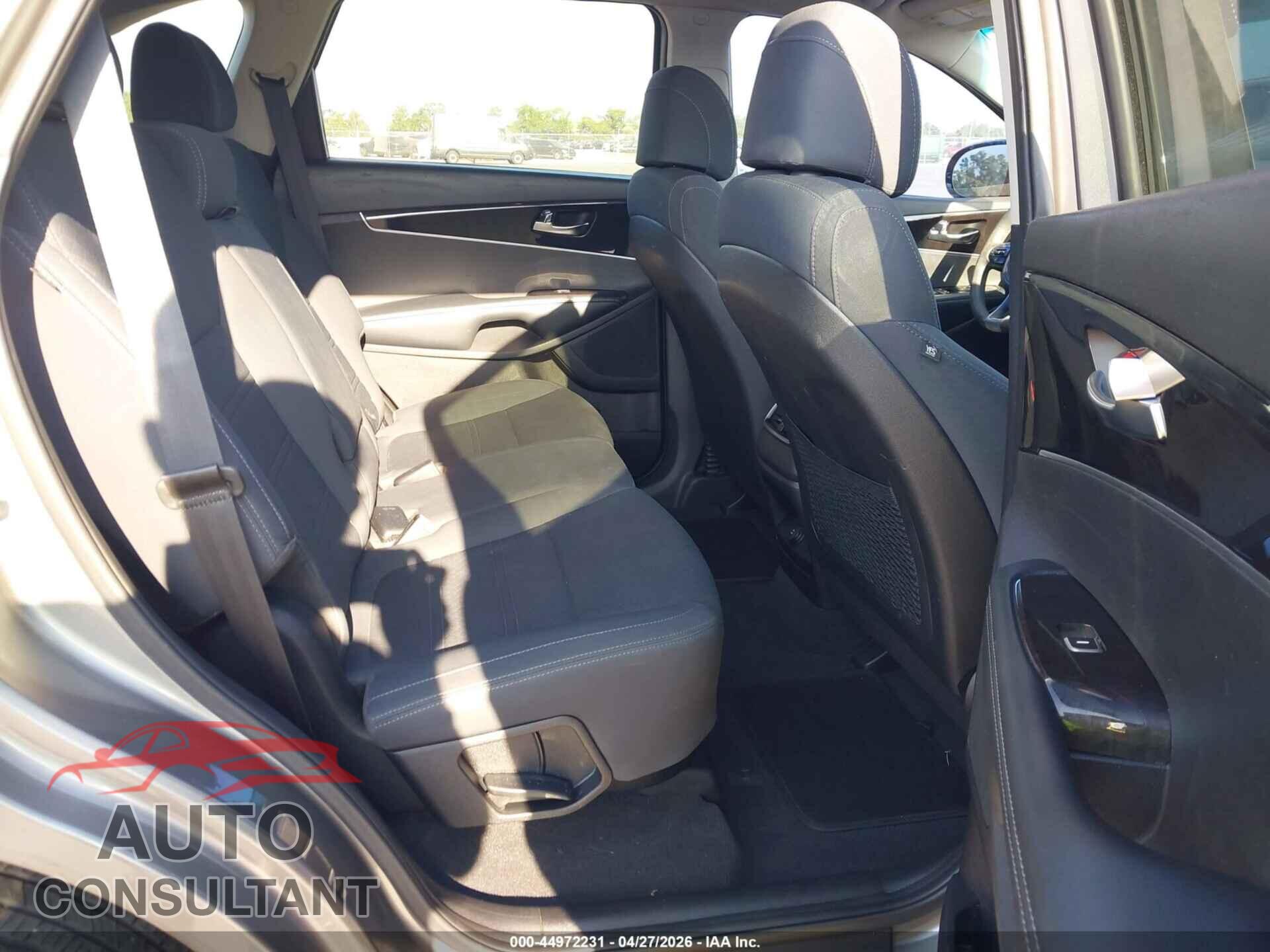 KIA SORENTO 2017 - 5XYPG4A32HG239324